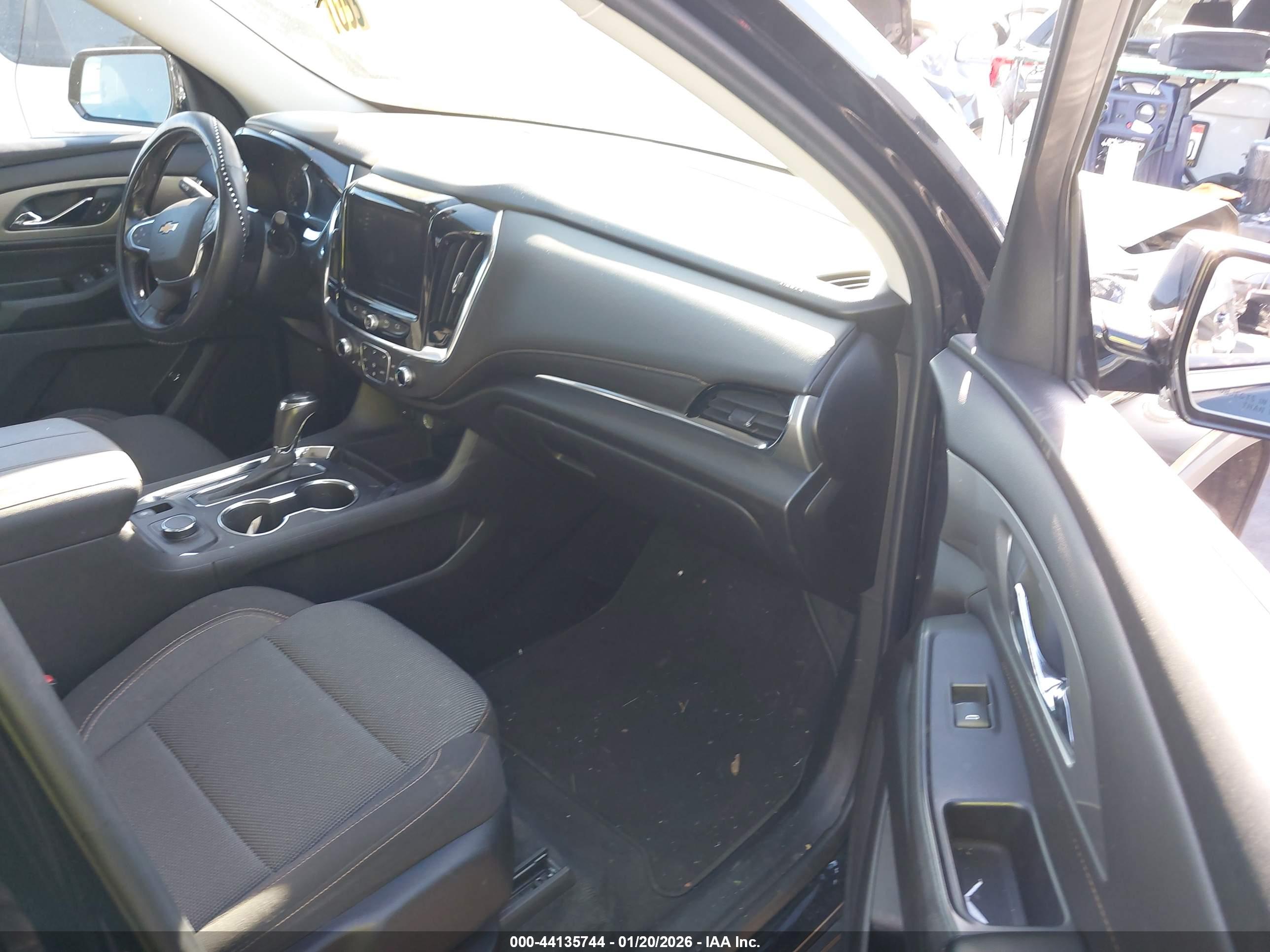 CHEVROLET TRAVERSE image 5