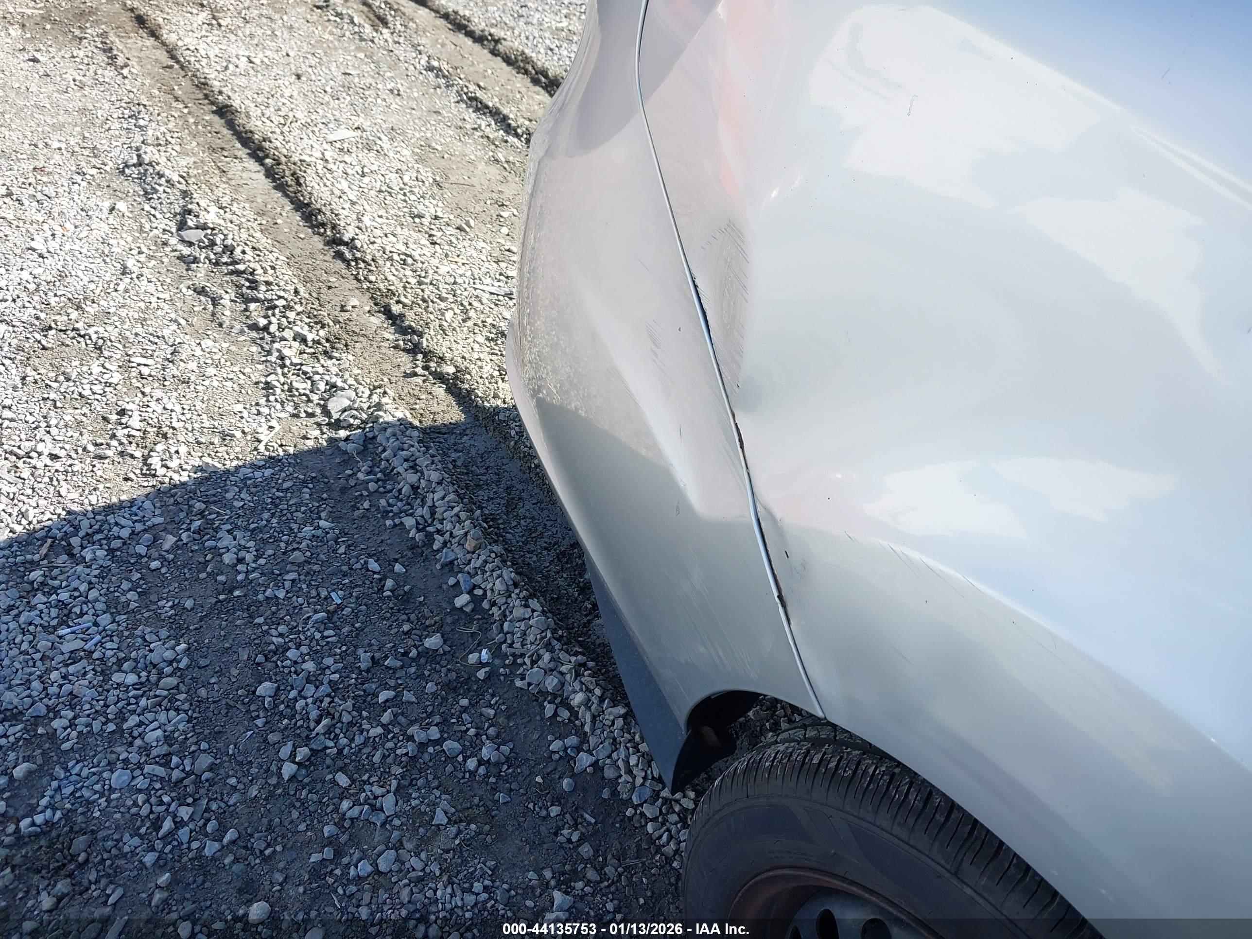 FORD FIESTA image 6