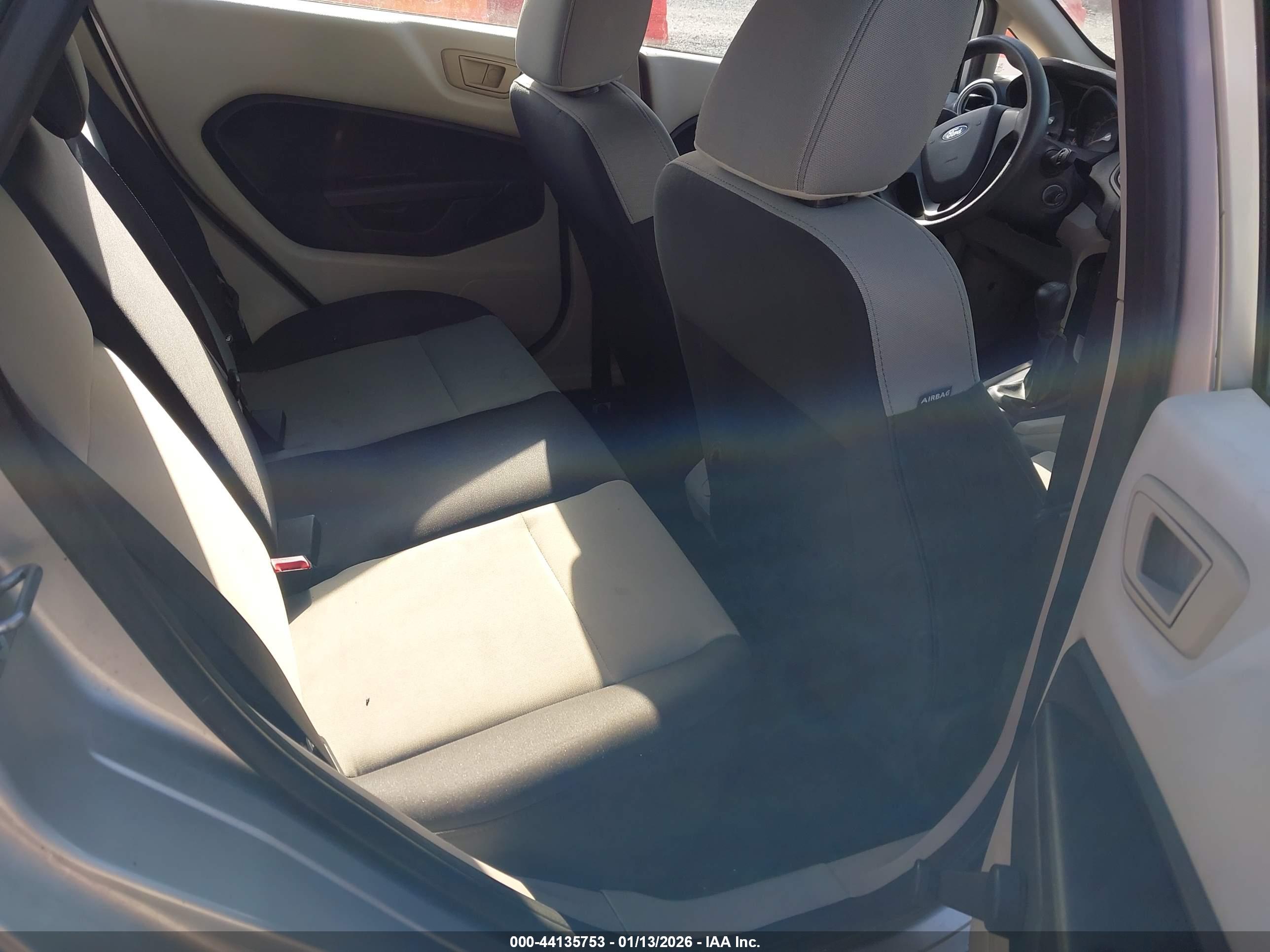 FORD FIESTA image 8