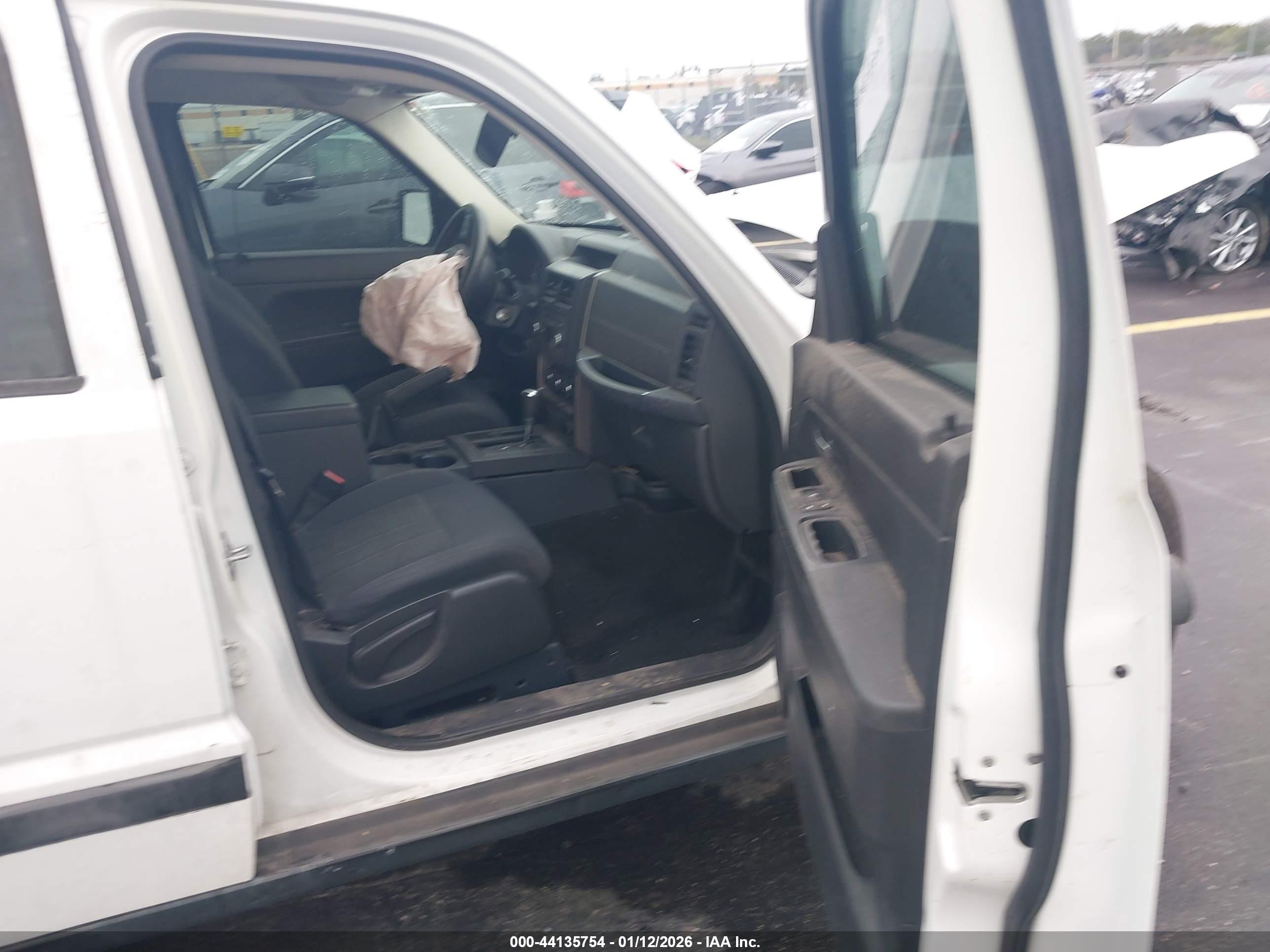 JEEP LIBERTY image 5