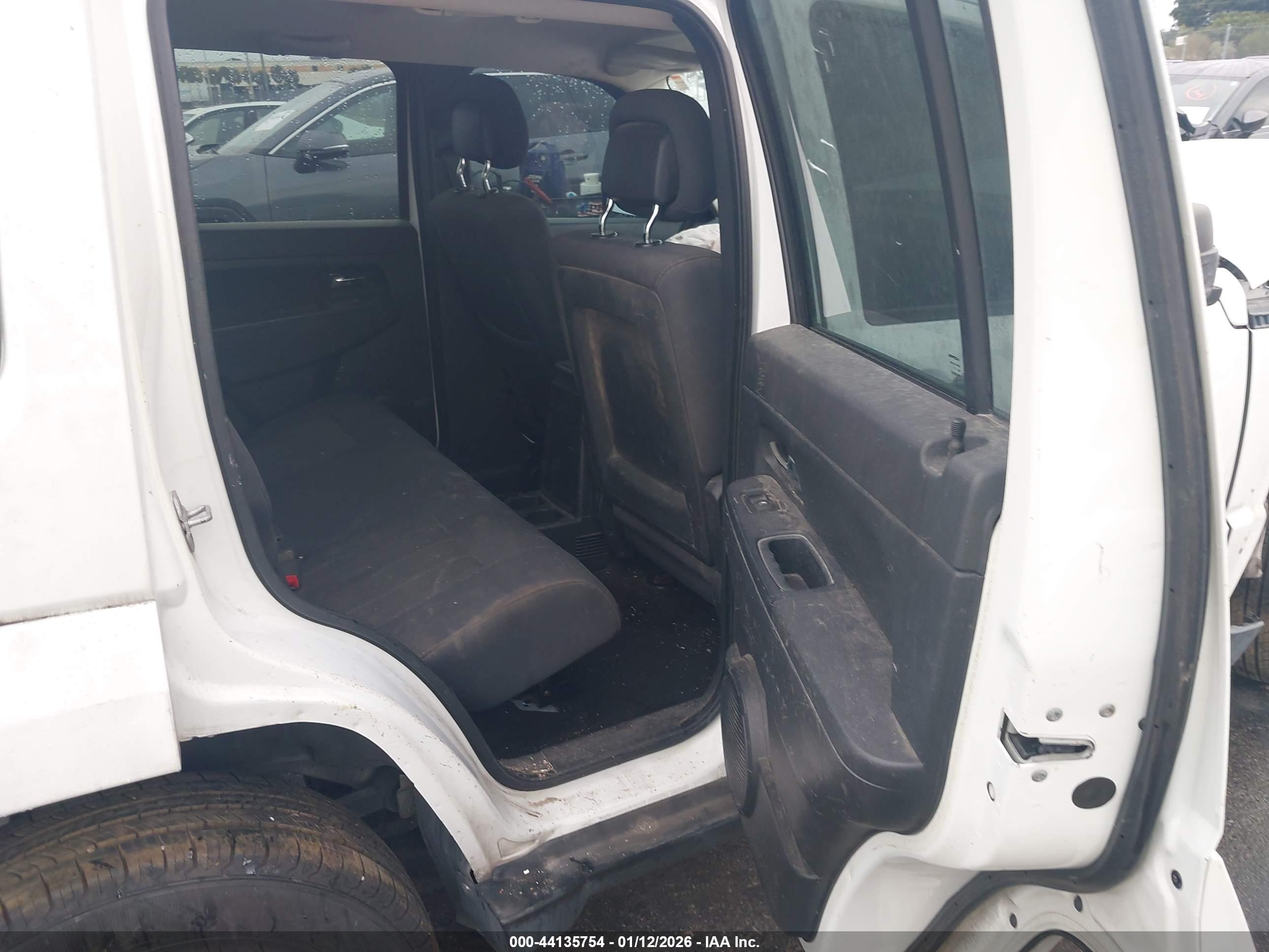 JEEP LIBERTY image 8