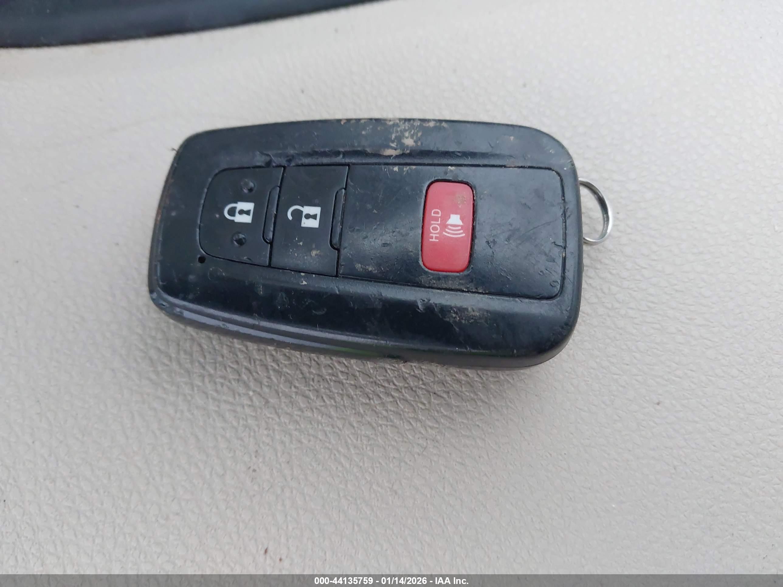 TOYOTA PRIUS image 11