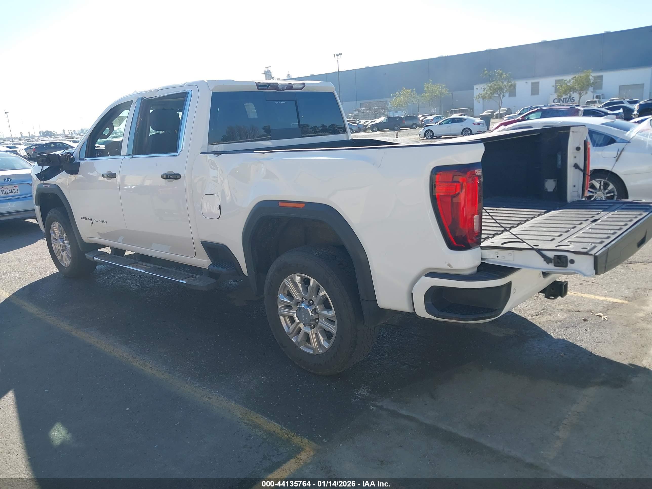 GMC SIERRA image 3
