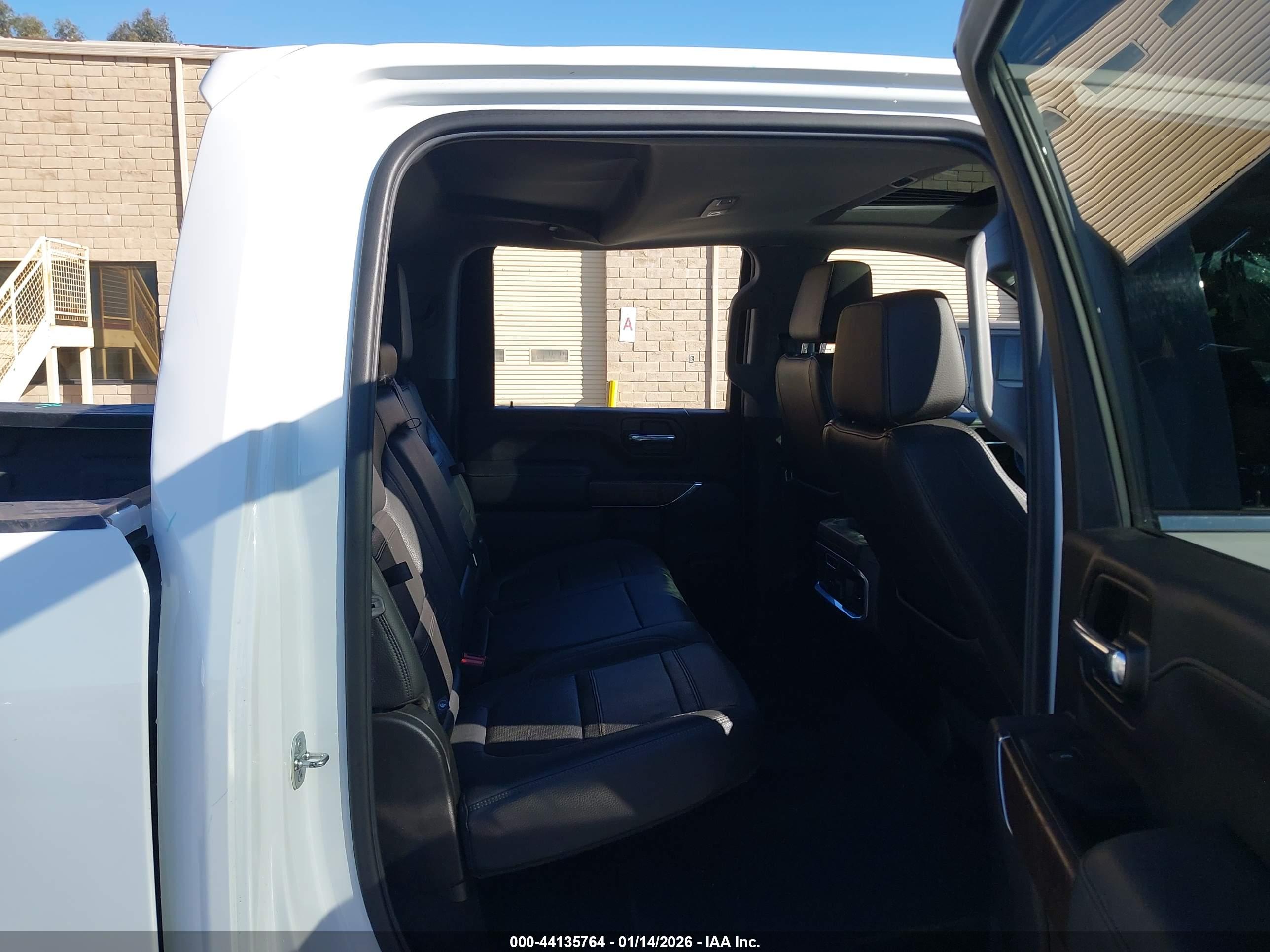 GMC SIERRA image 8
