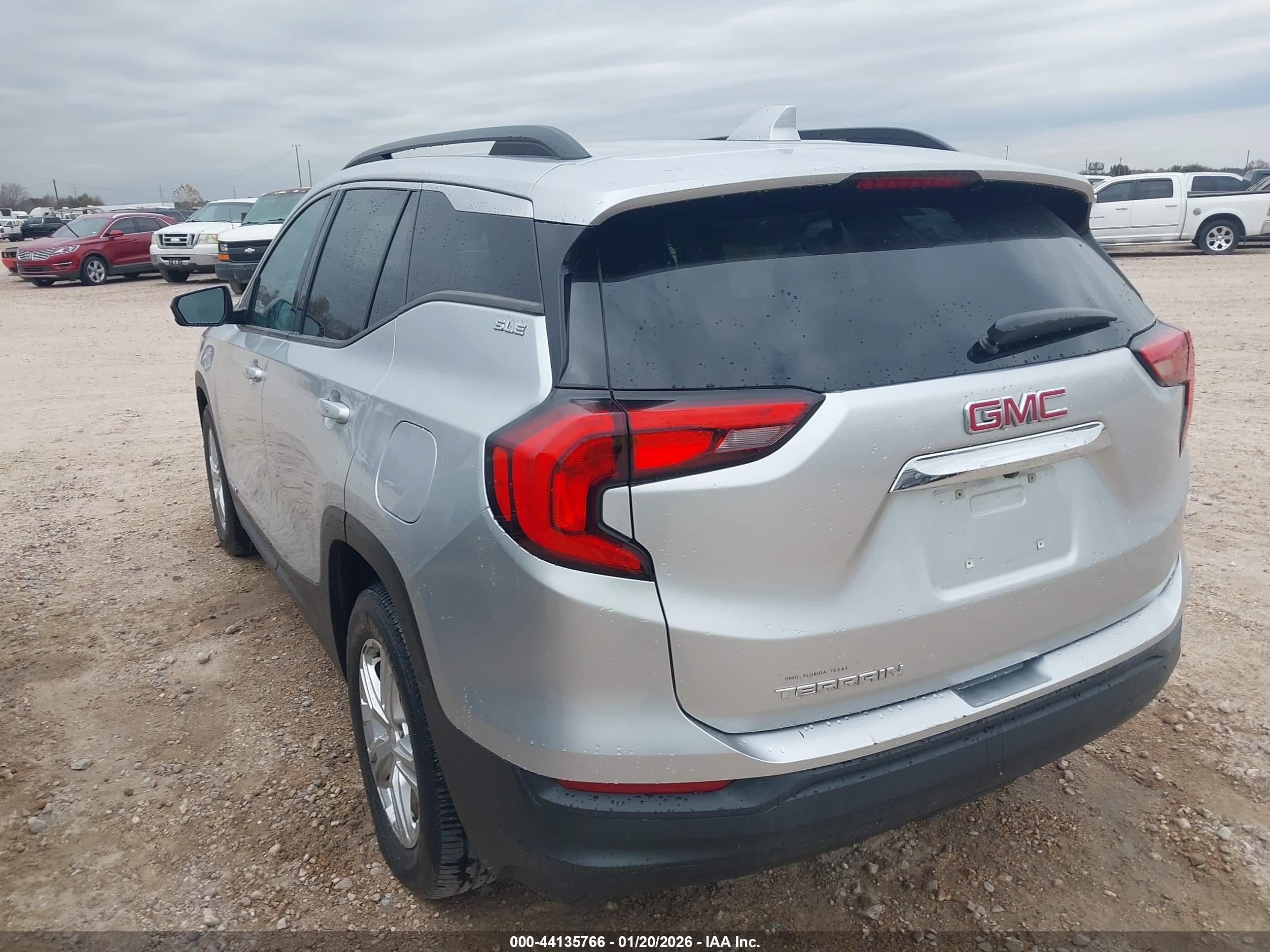 GMC TERRAIN image 3