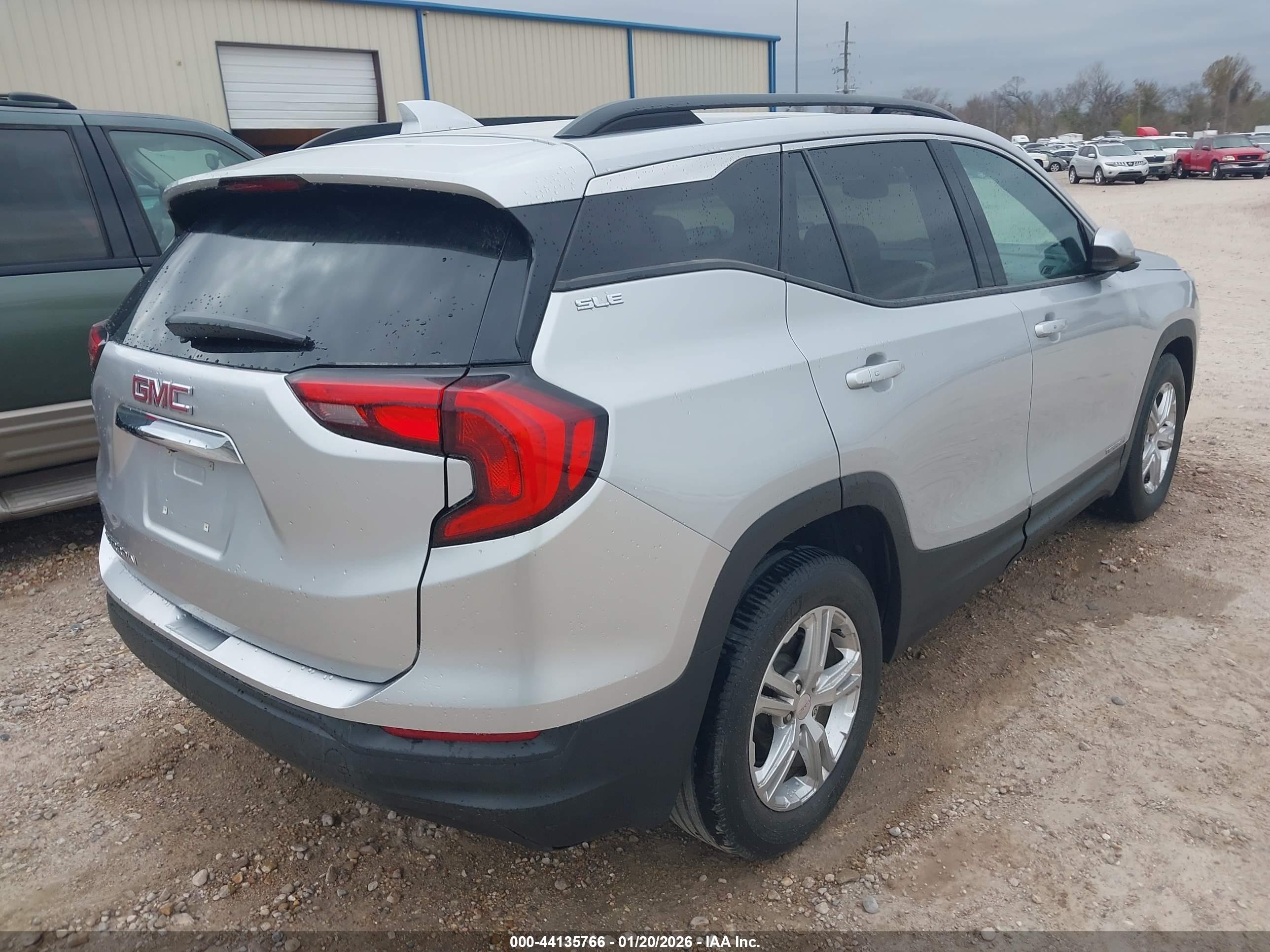 GMC TERRAIN image 4
