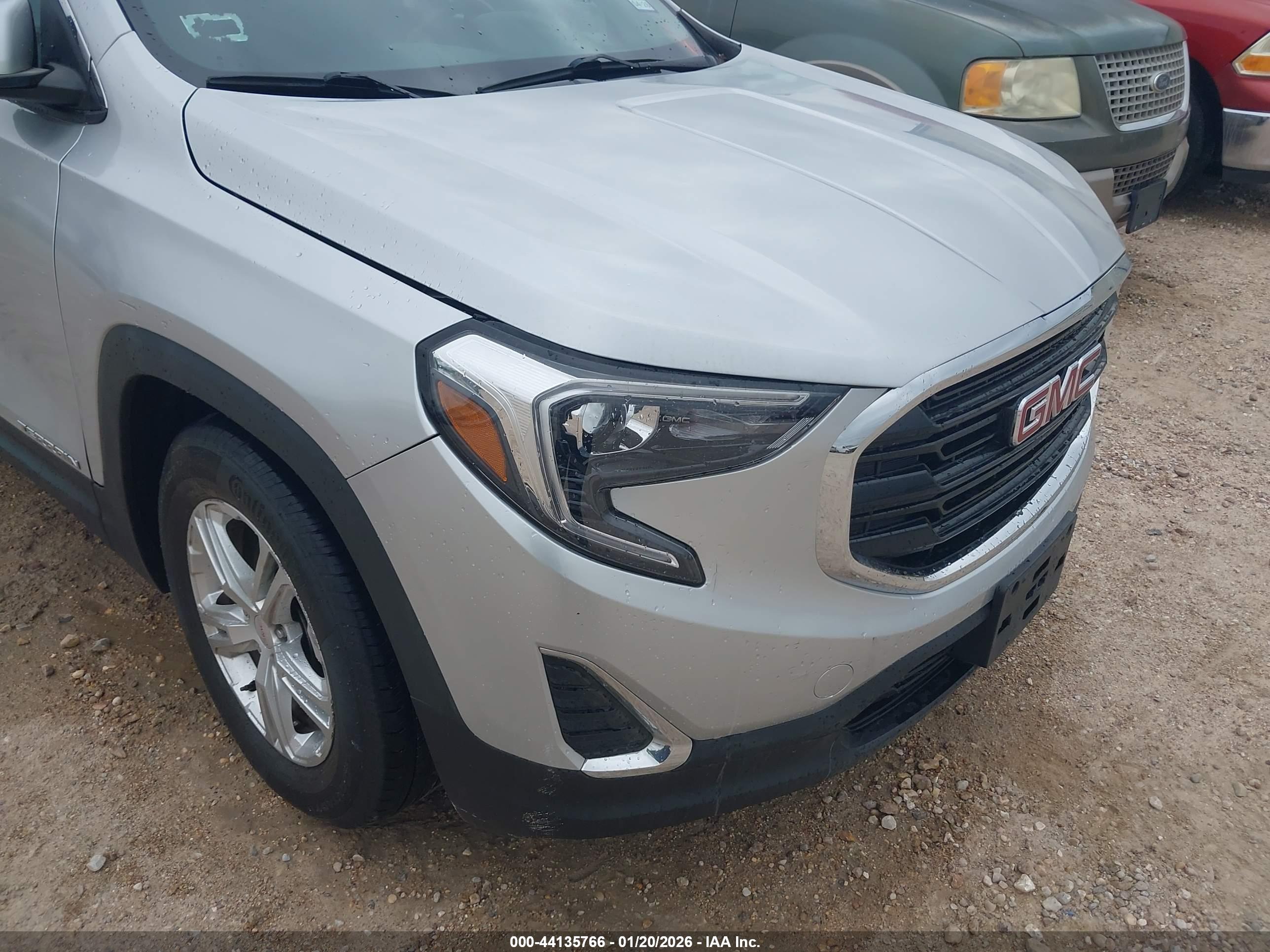 GMC TERRAIN image 6