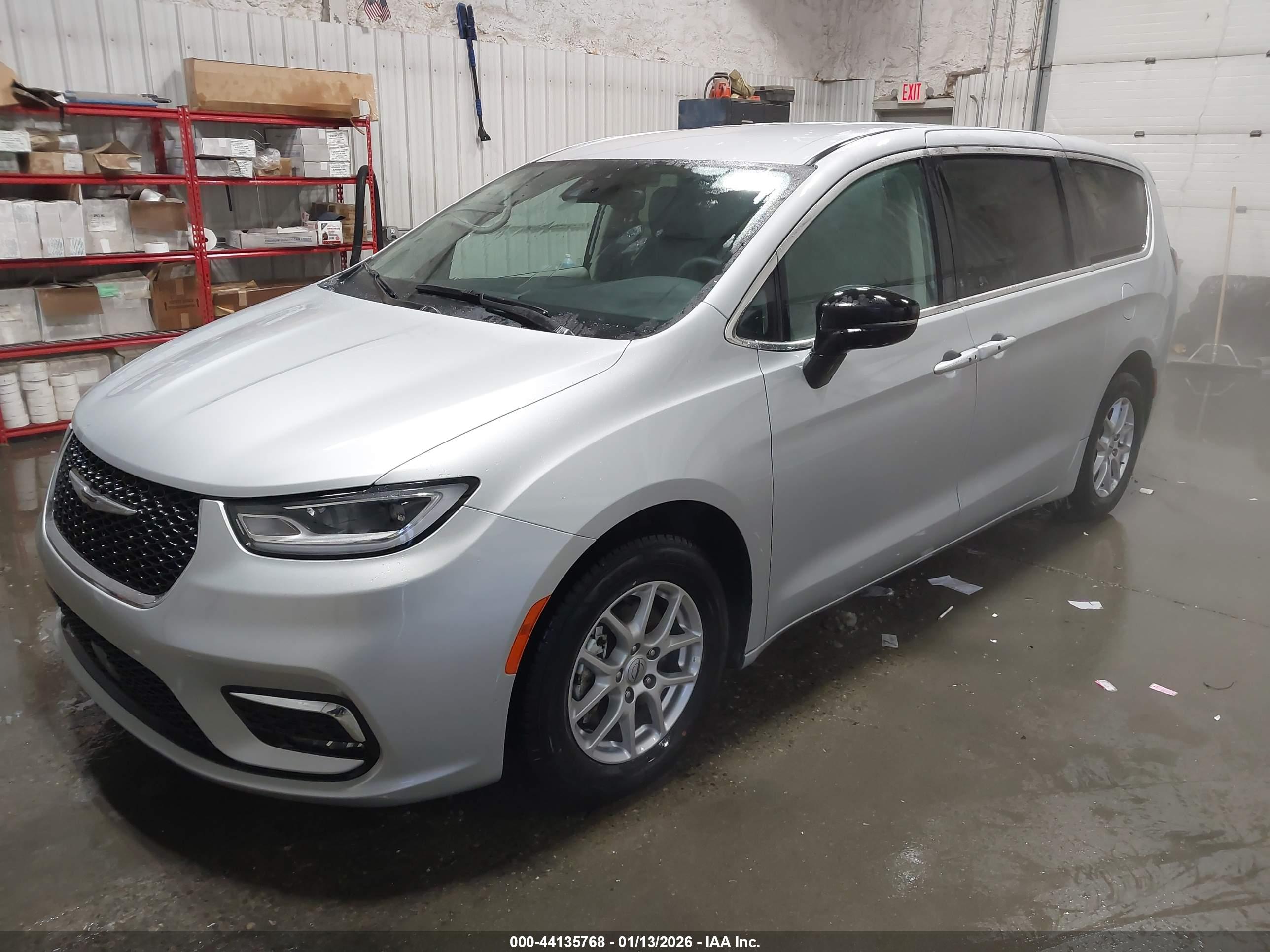 CHRYSLER PACIFICA image 2