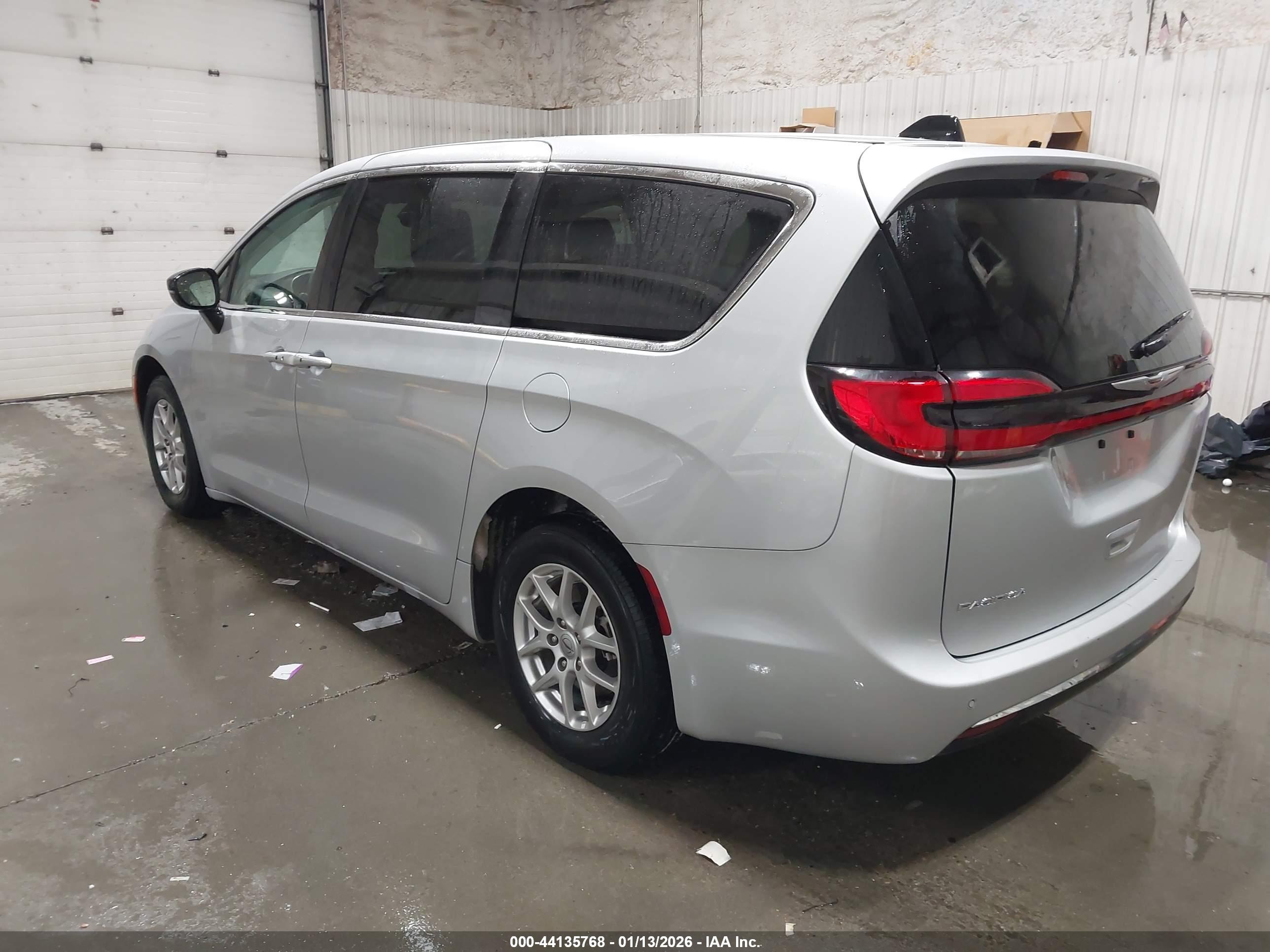 CHRYSLER PACIFICA image 3