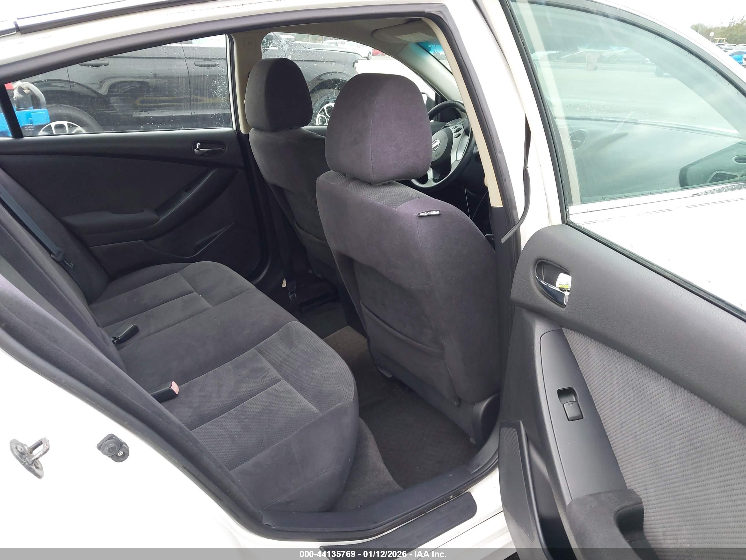 NISSAN ALTIMA image 8