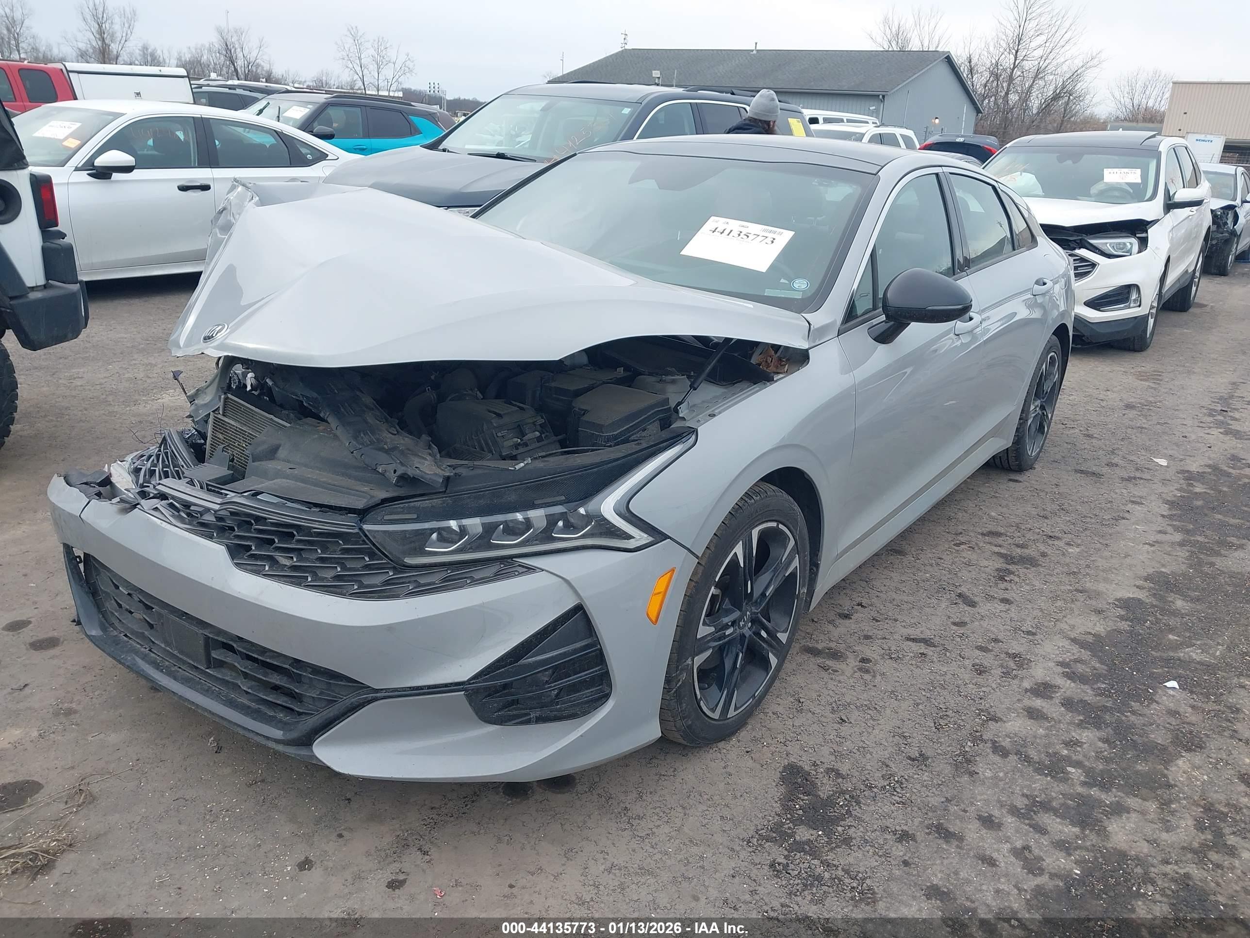 KIA K5 image 2