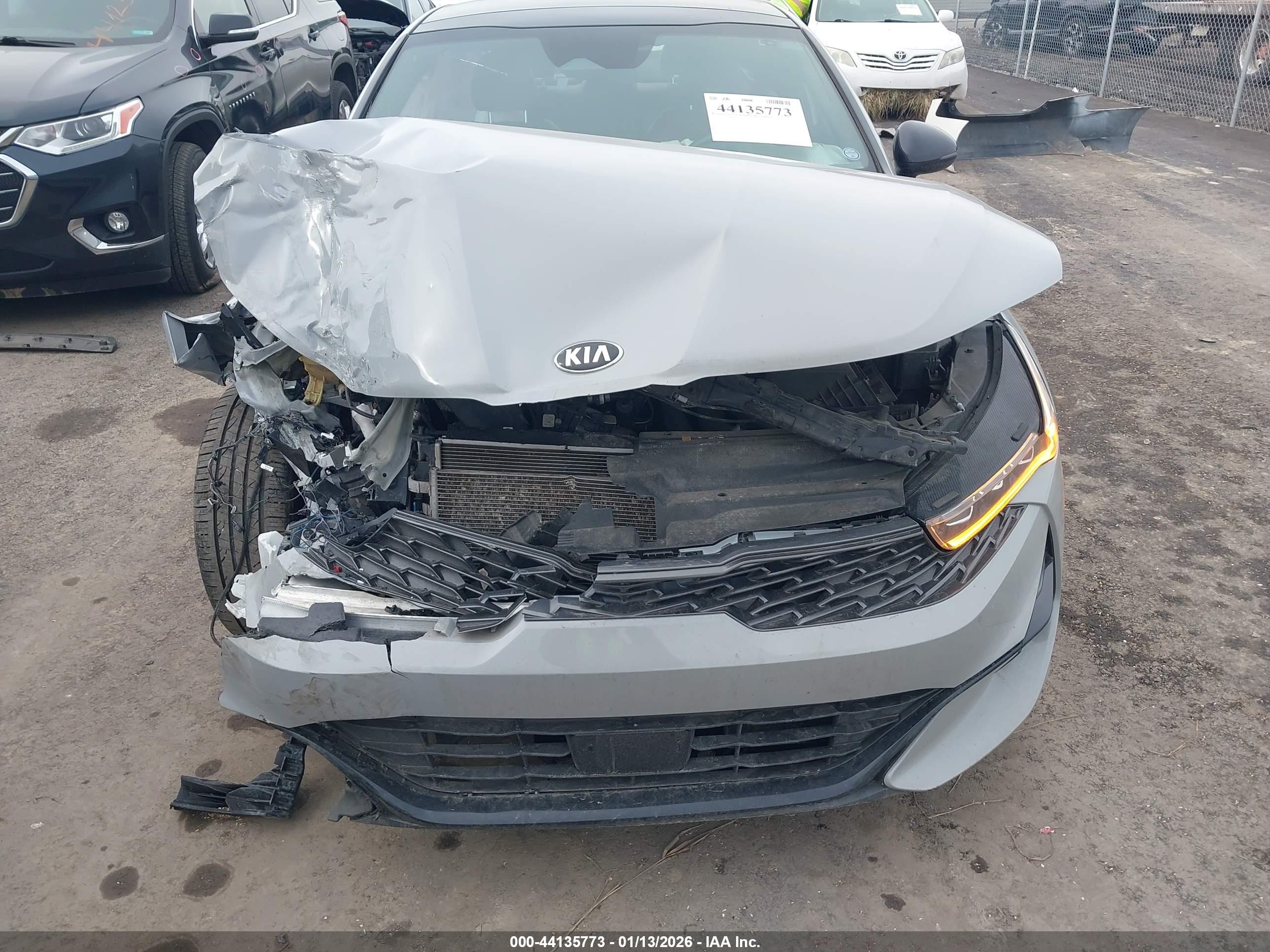 KIA K5 image 6