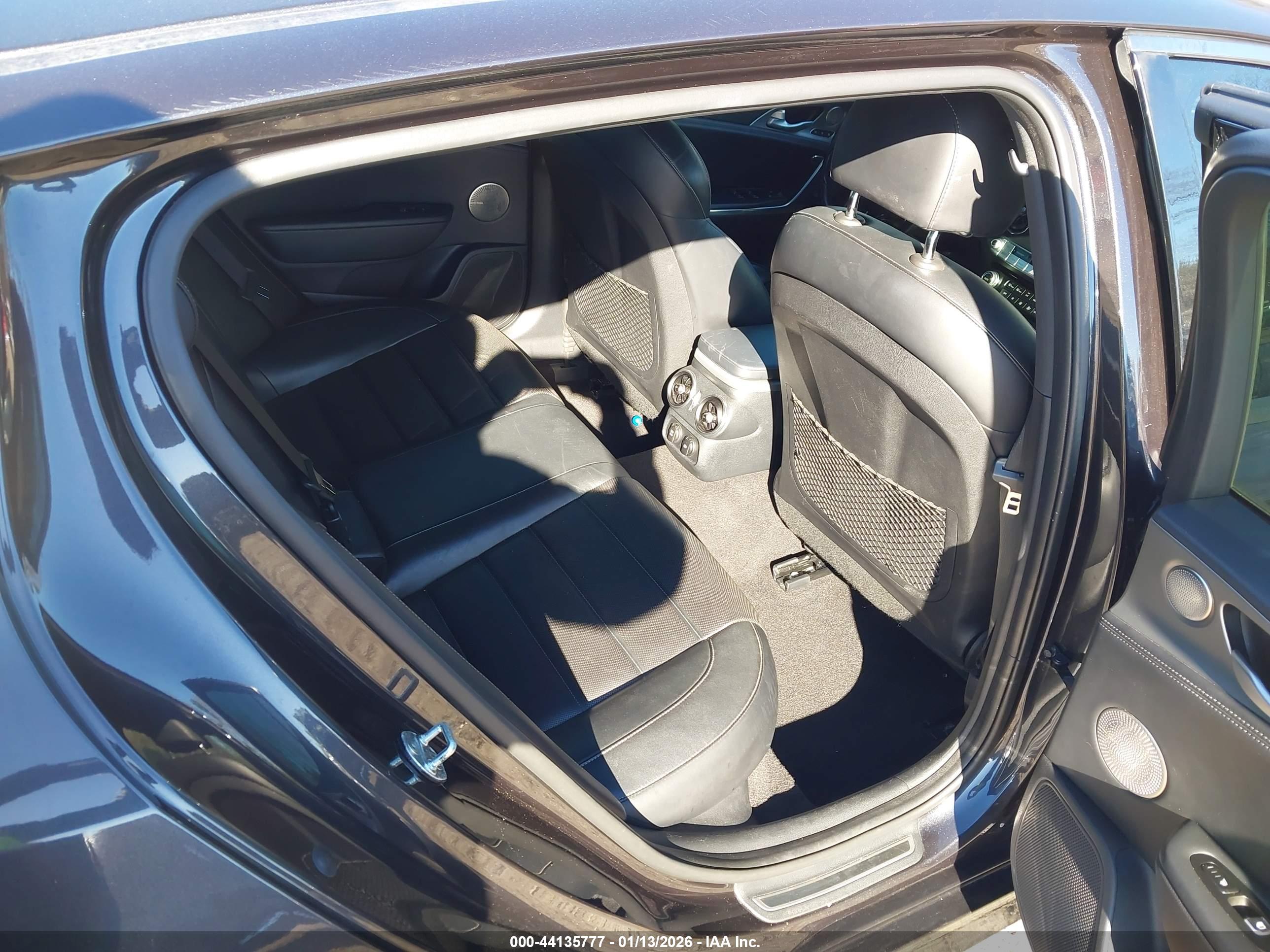 KIA STINGER image 8