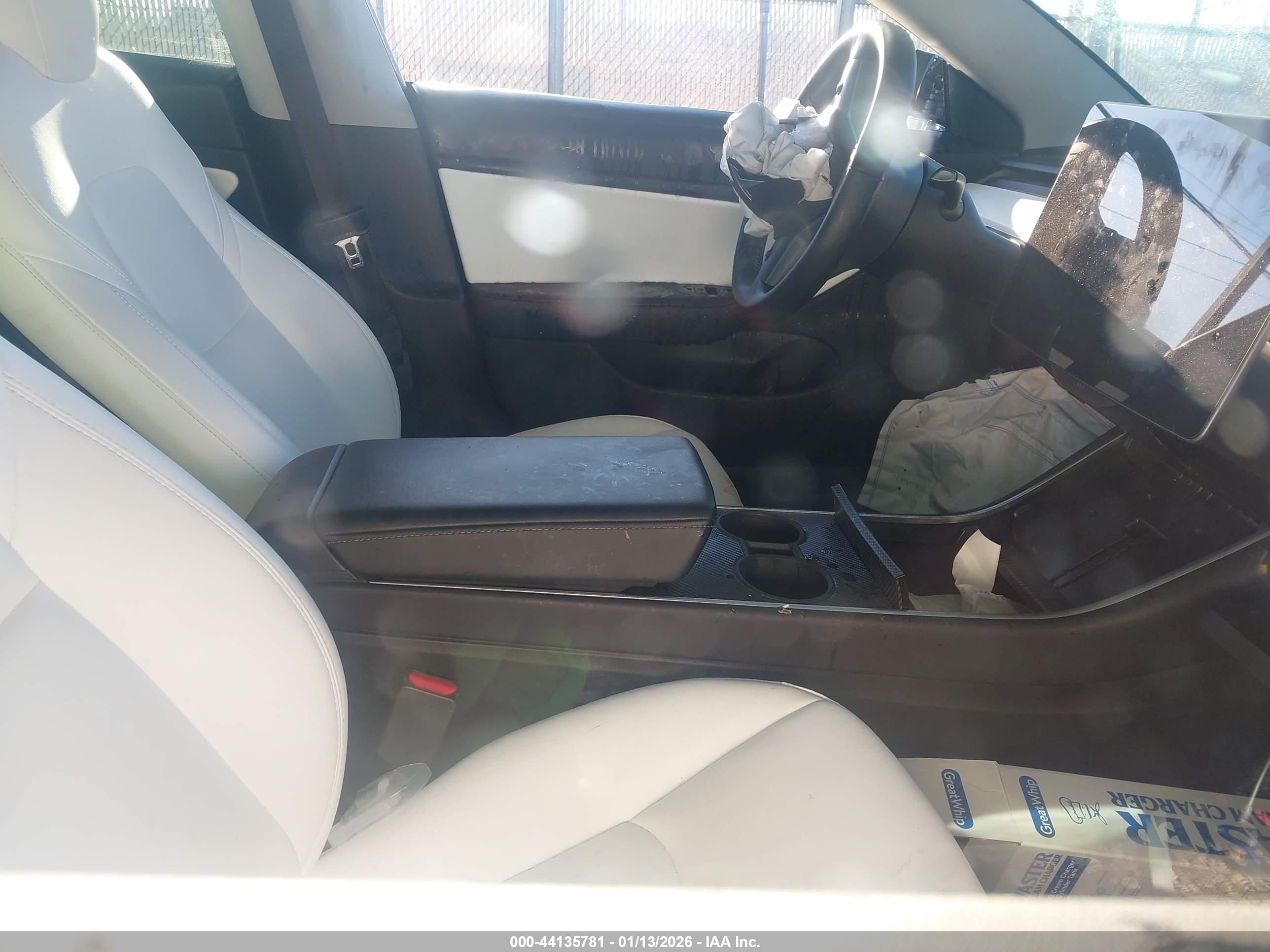TESLA MODEL image 5