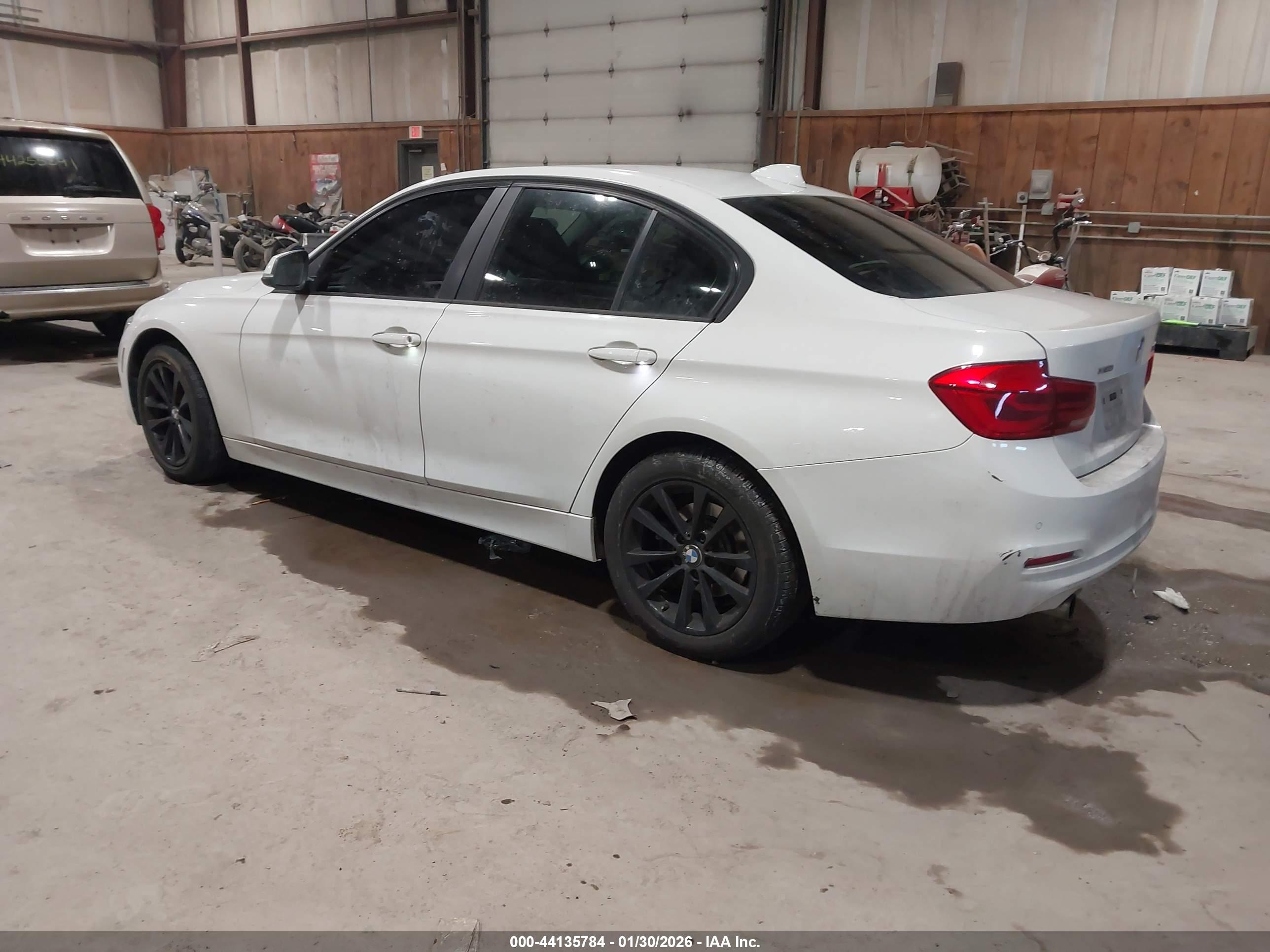 BMW 320I image 3