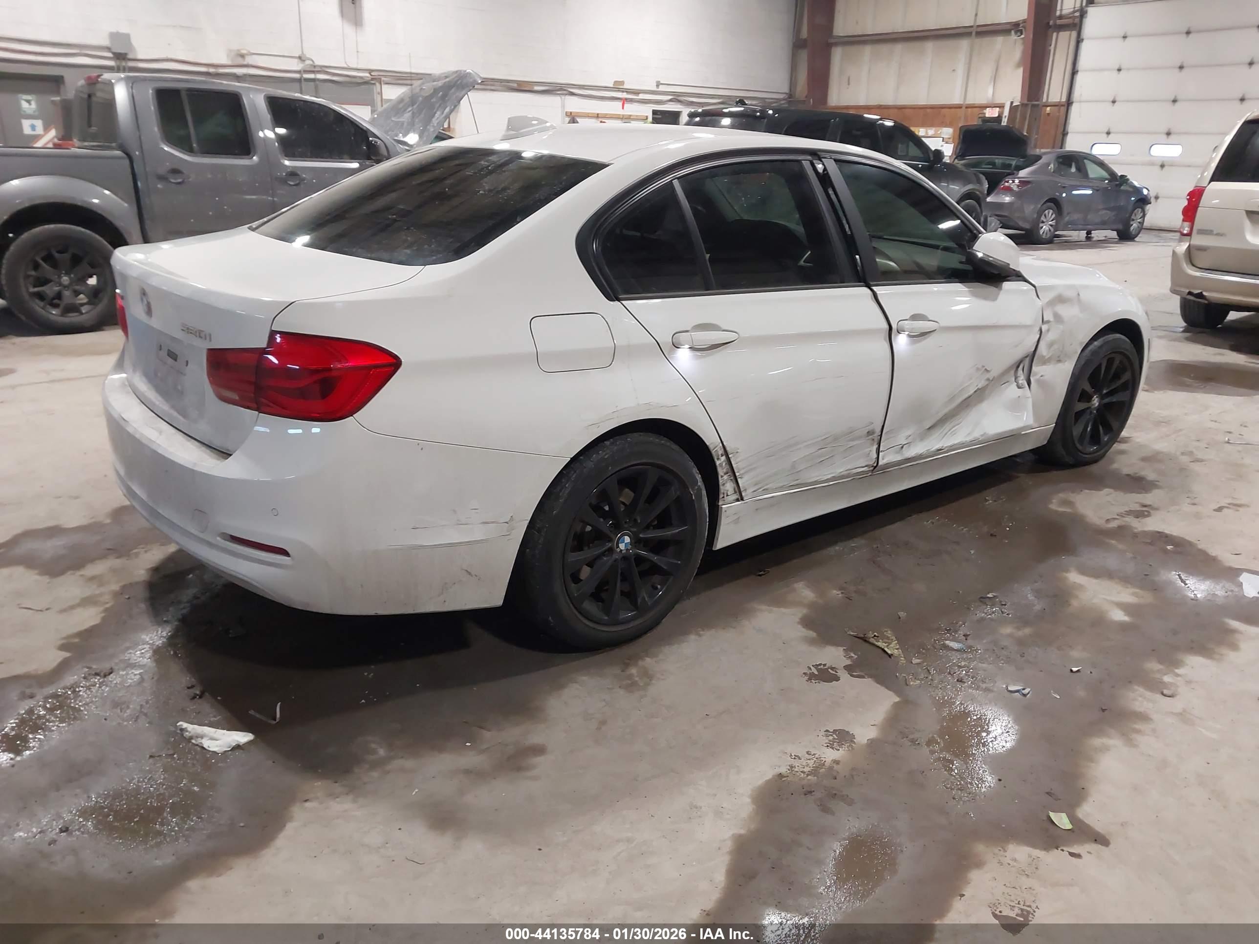 BMW 320I image 4