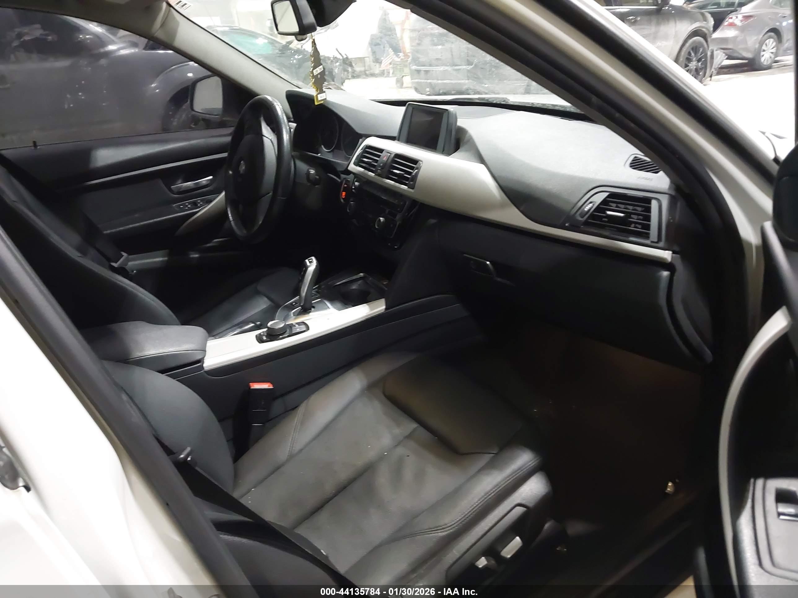 BMW 320I image 5