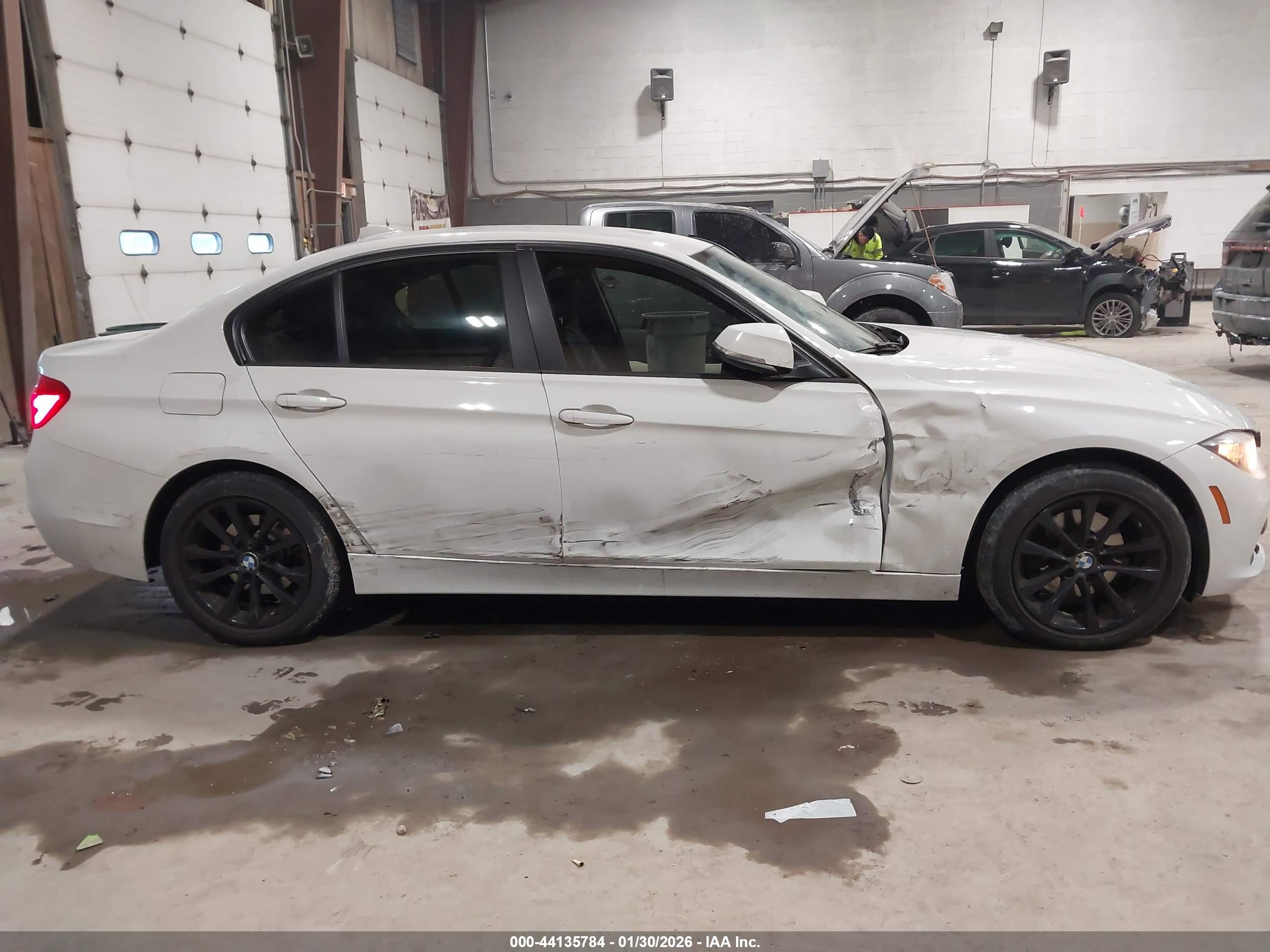 BMW 320I image 6