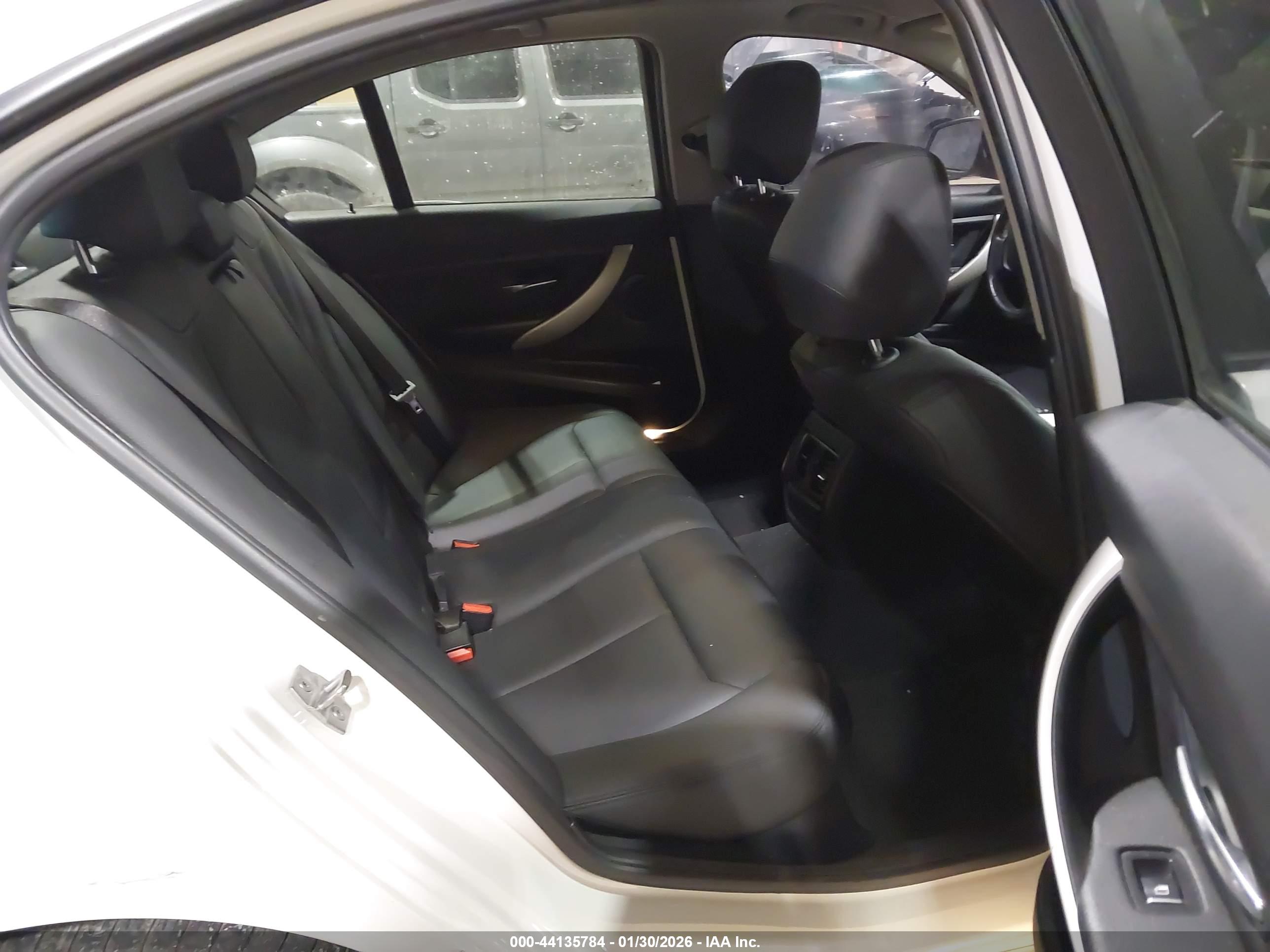 BMW 320I image 8