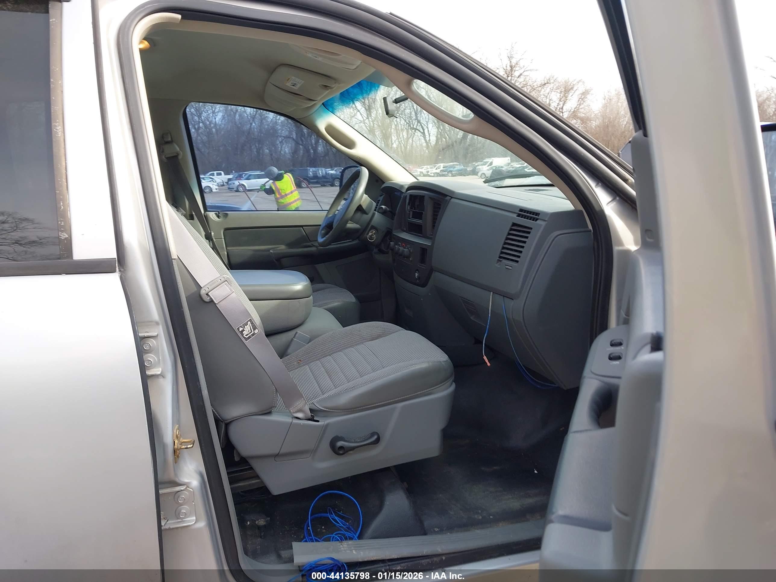 DODGE RAM image 5