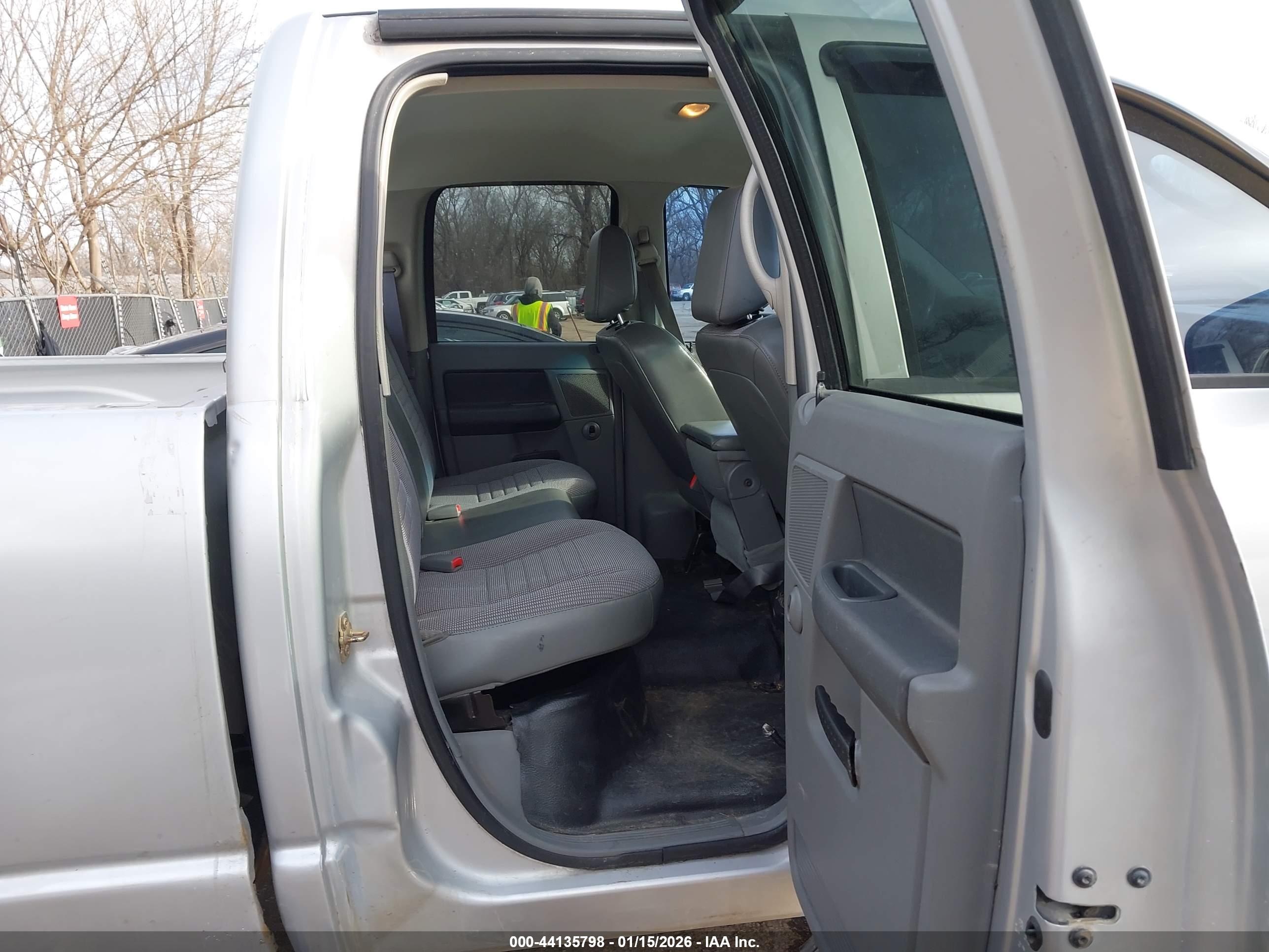 DODGE RAM image 8