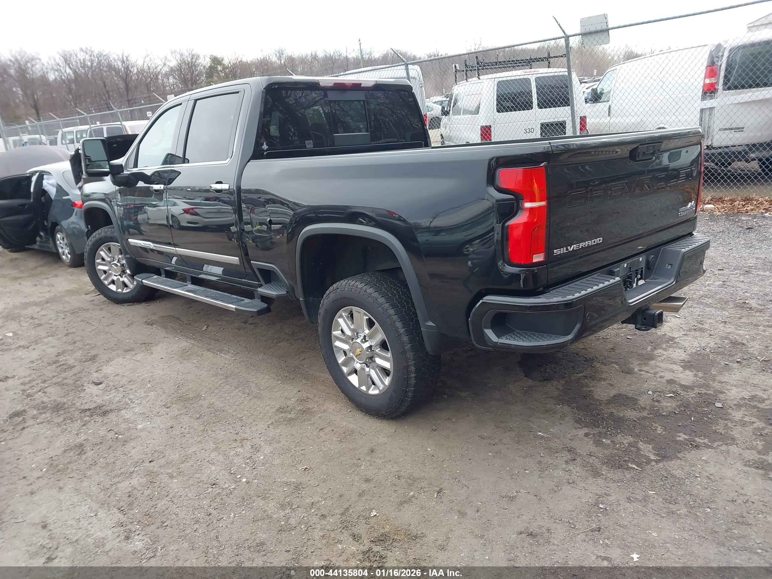 CHEVROLET SILVERADO image 3