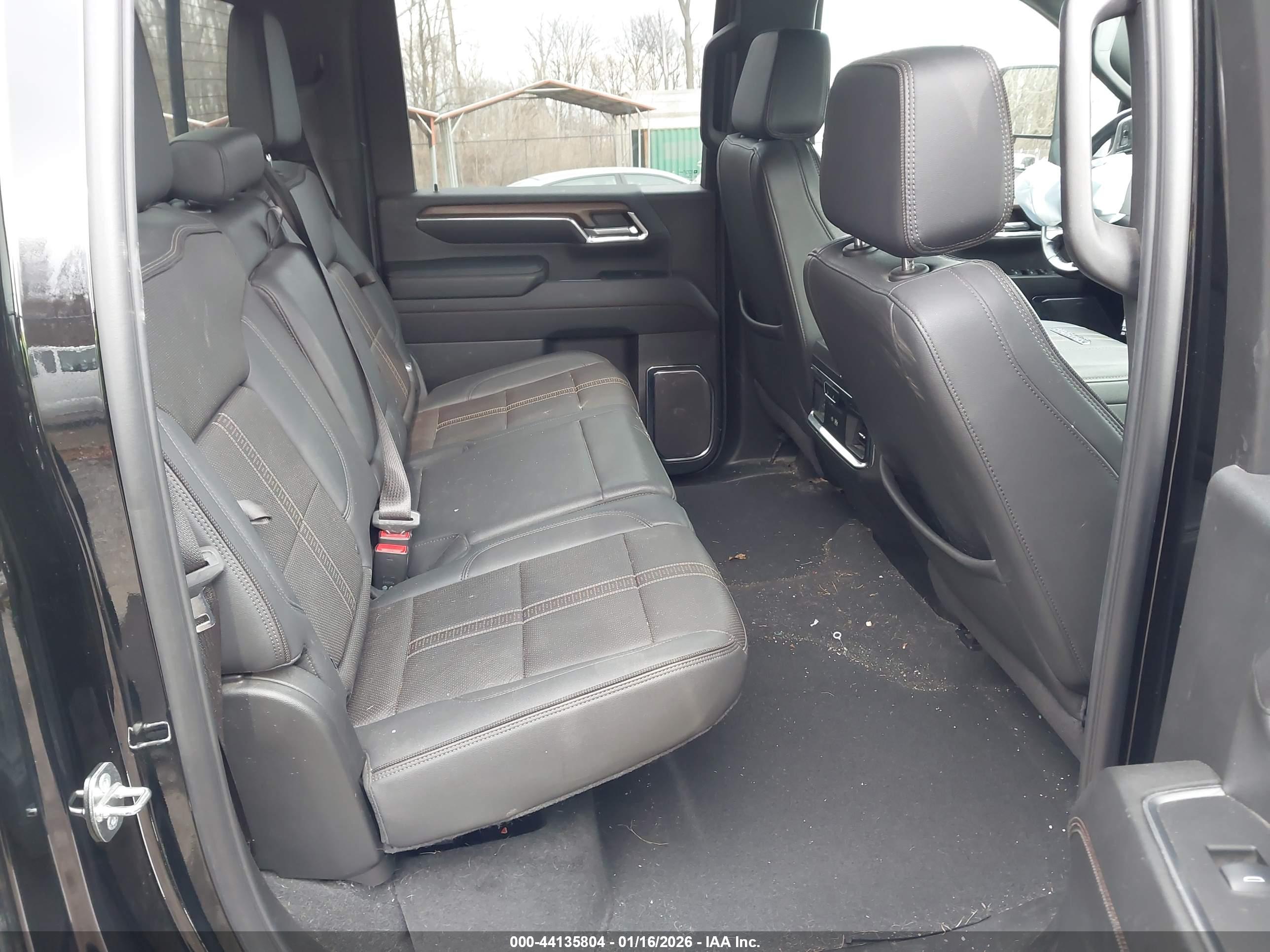CHEVROLET SILVERADO image 8