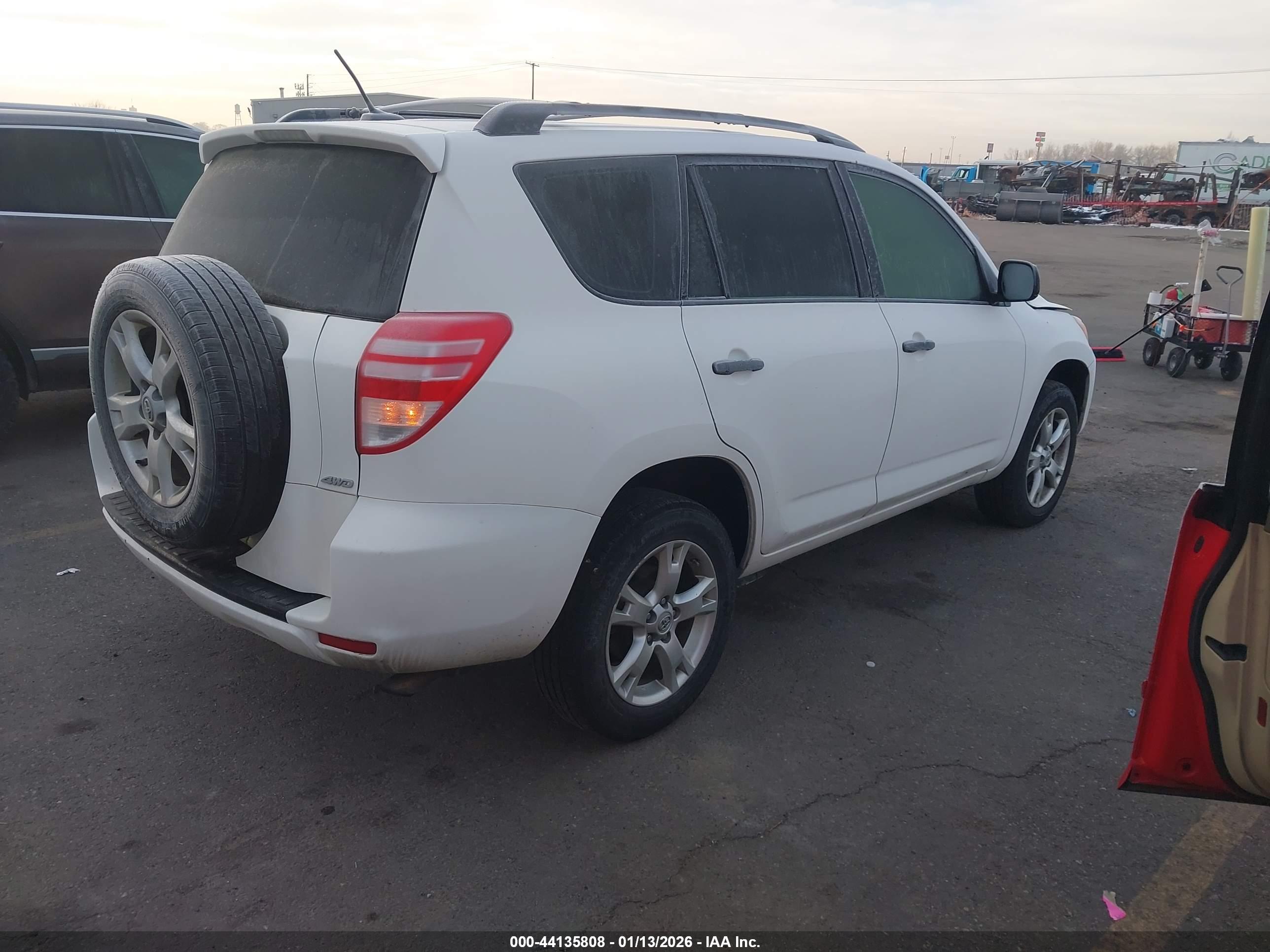 TOYOTA RAV4 image 4