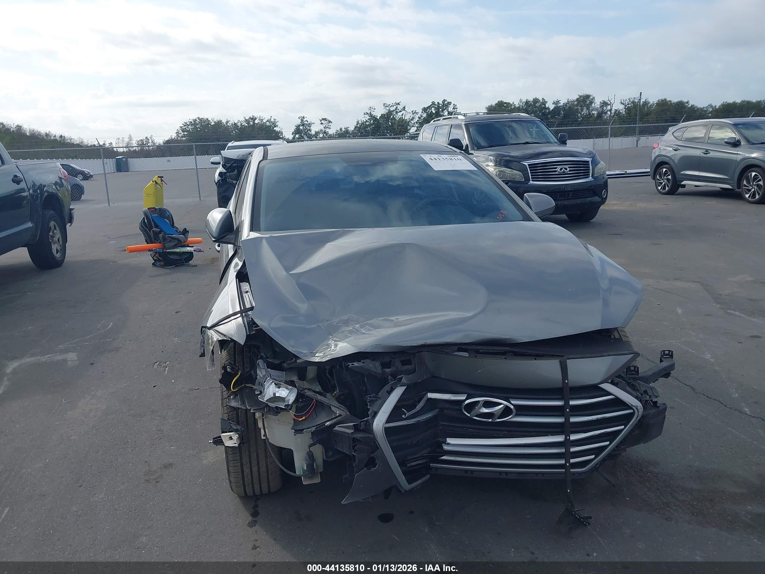 HYUNDAI ELANTRA image 6