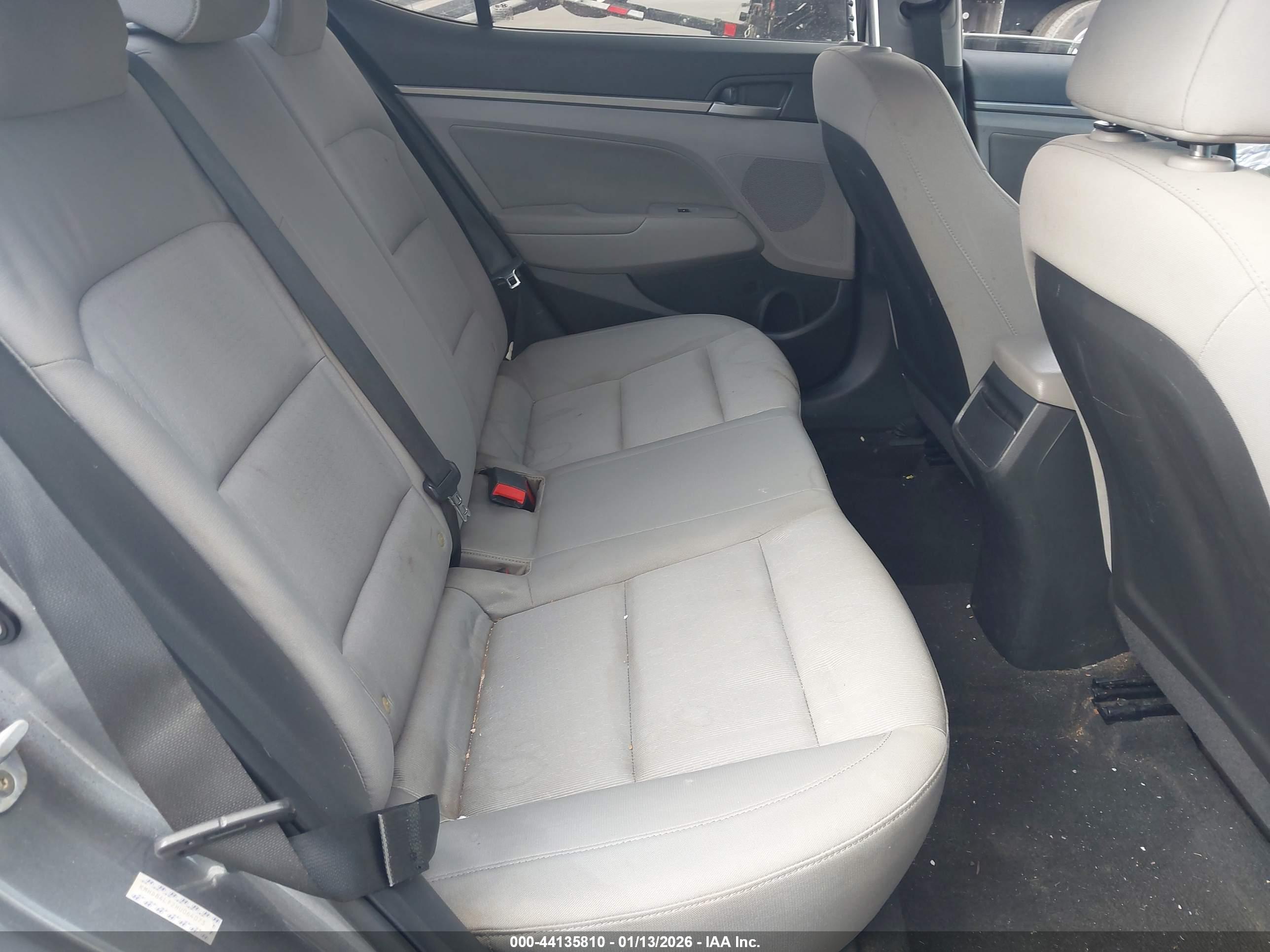 HYUNDAI ELANTRA image 8