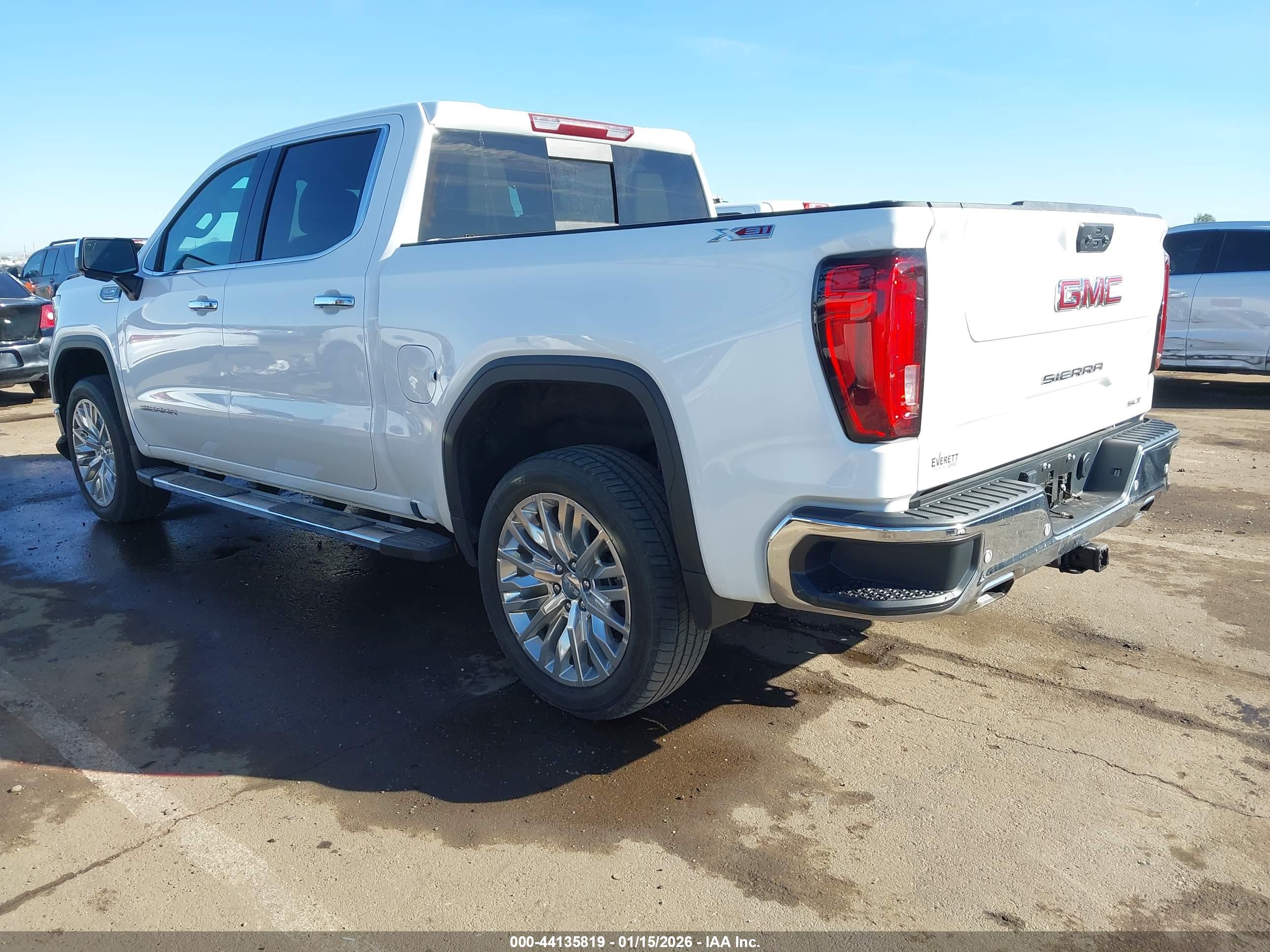 GMC SIERRA image 3