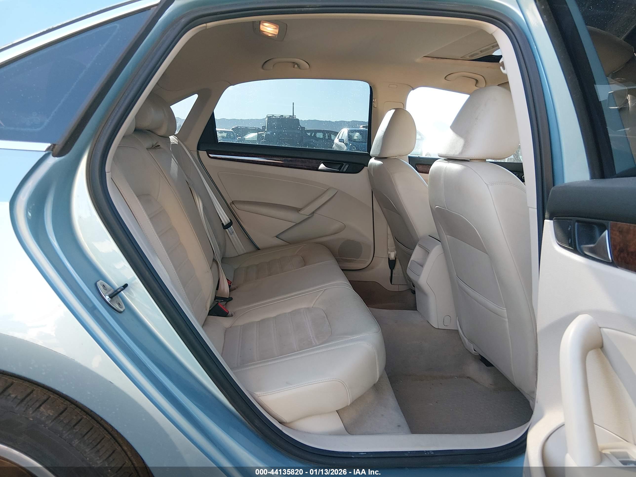 VOLKSWAGEN PASSAT image 8