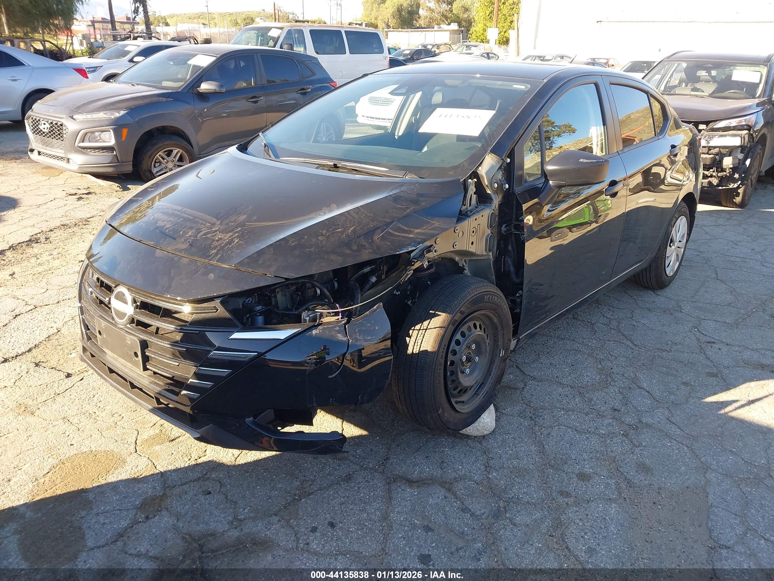 NISSAN VERSA image 2