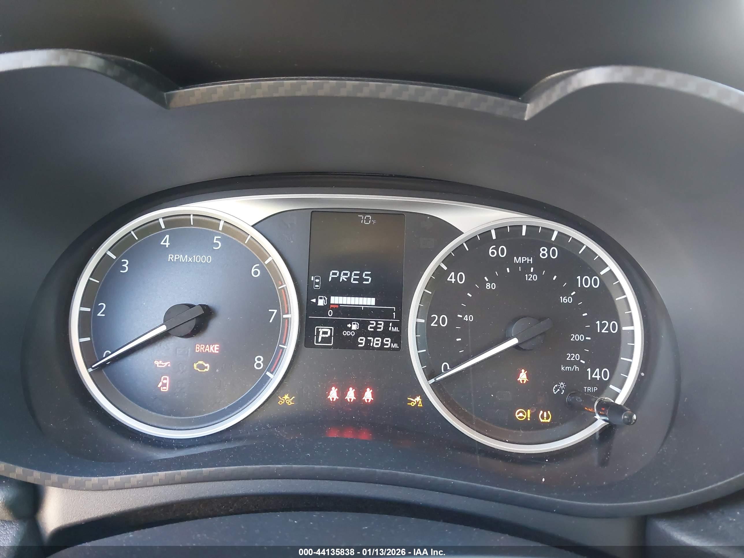 NISSAN VERSA image 7