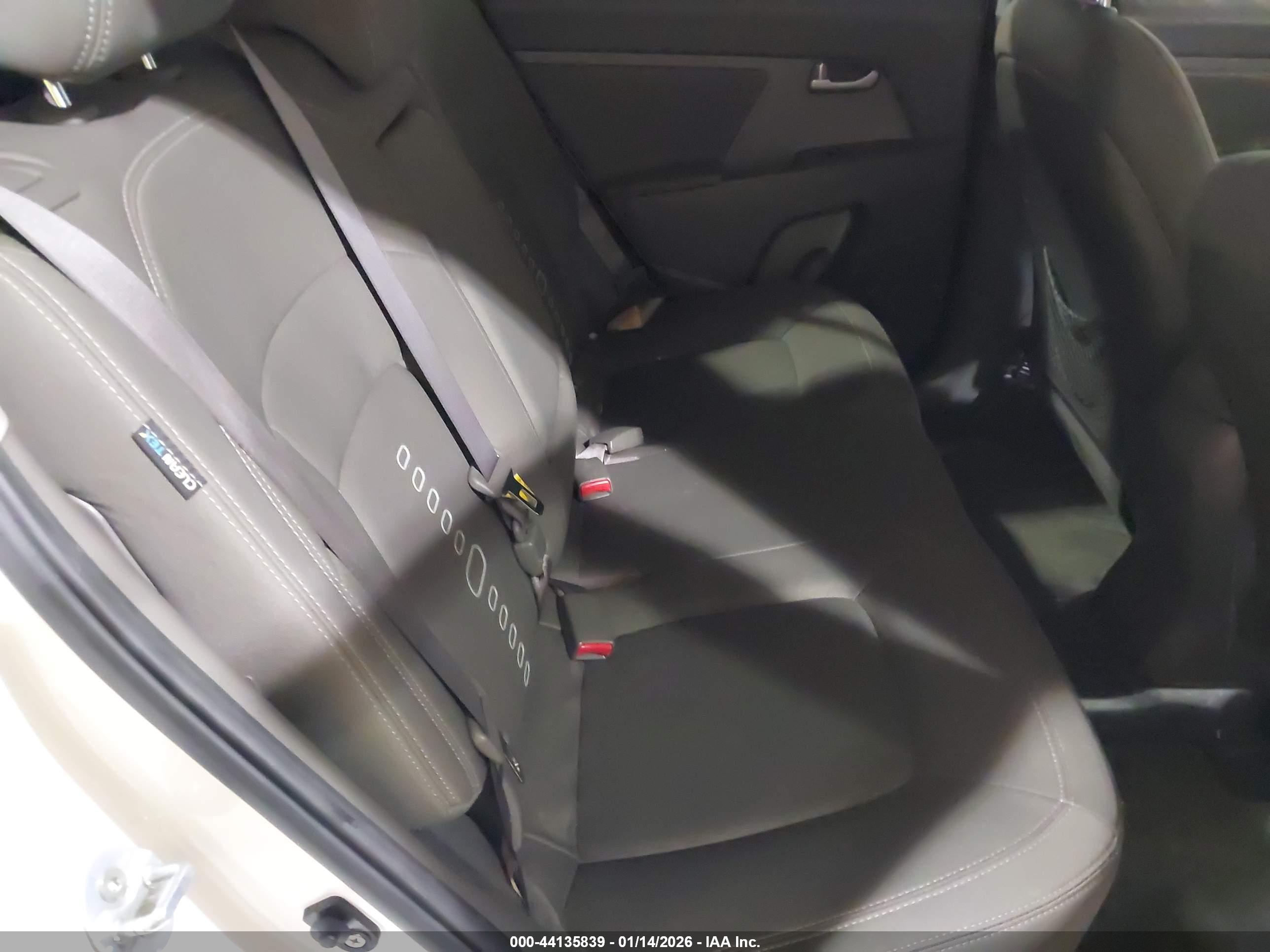 KIA SPORTAGE image 8