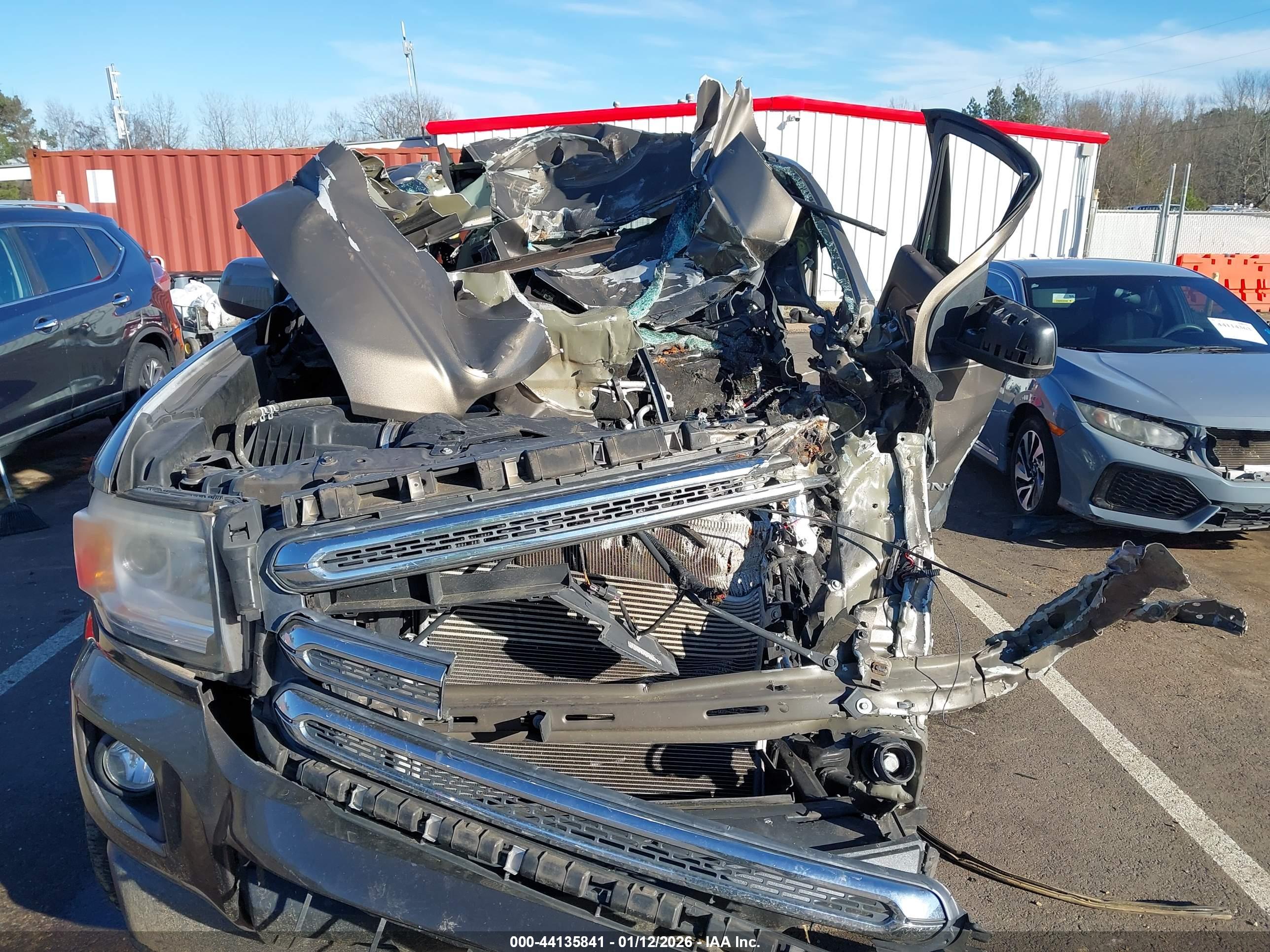 GMC CANYON image 6