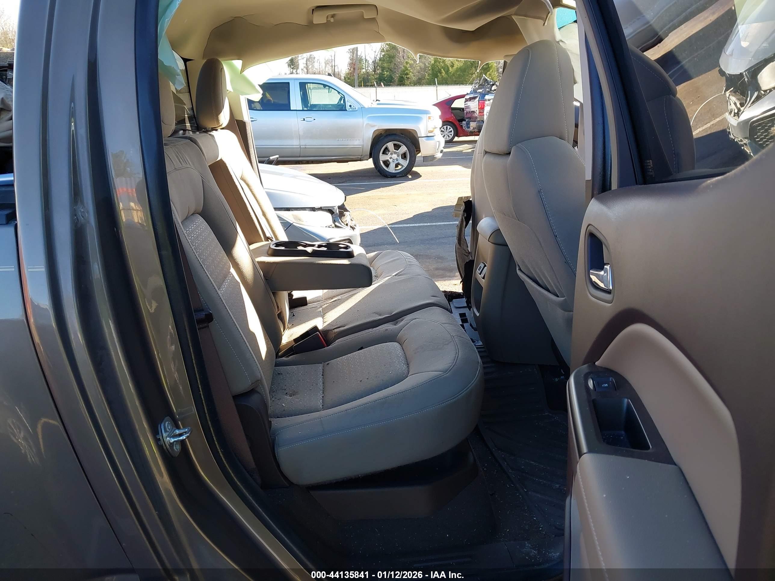 GMC CANYON image 8