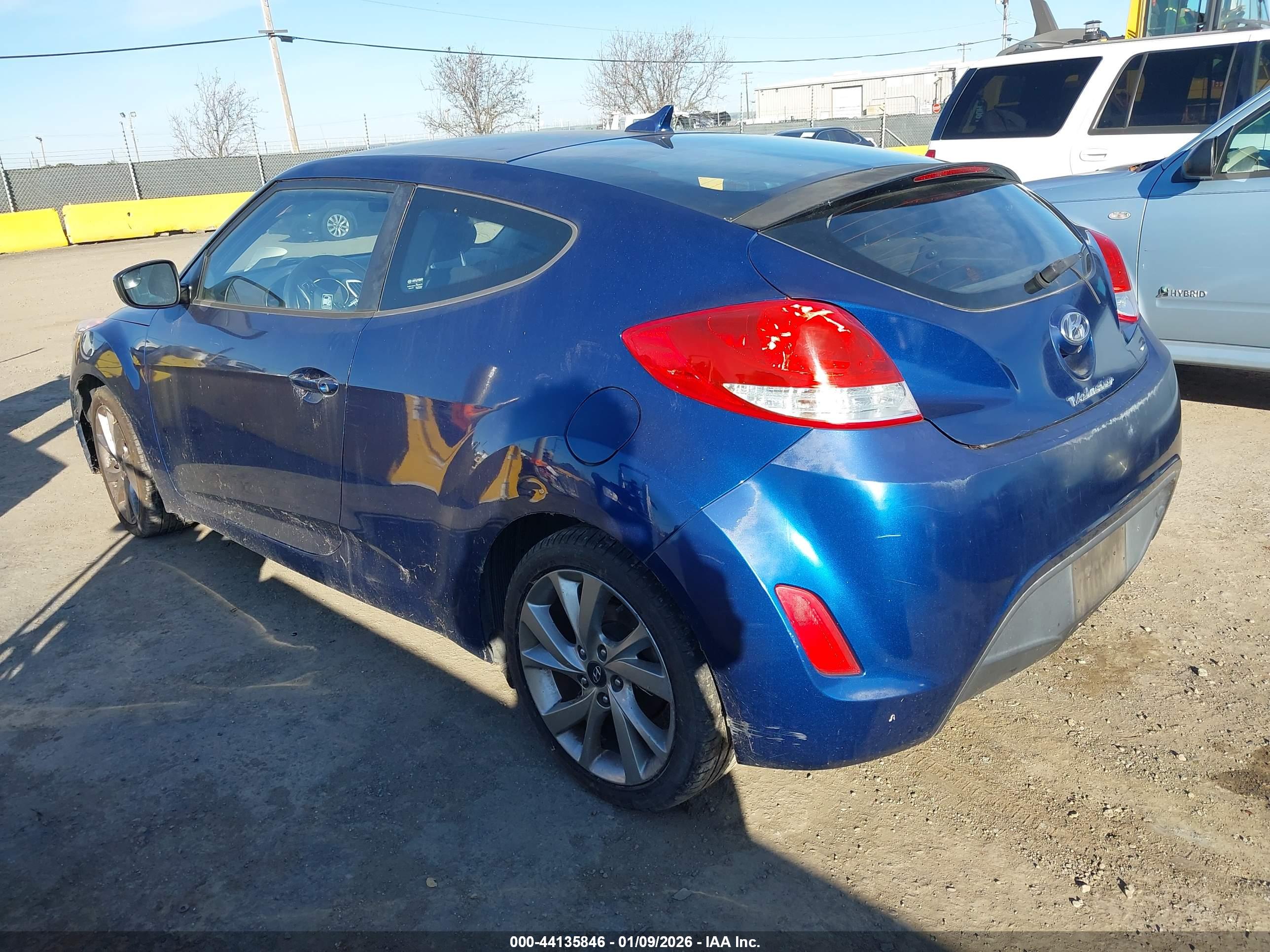 HYUNDAI VELOSTER image 3