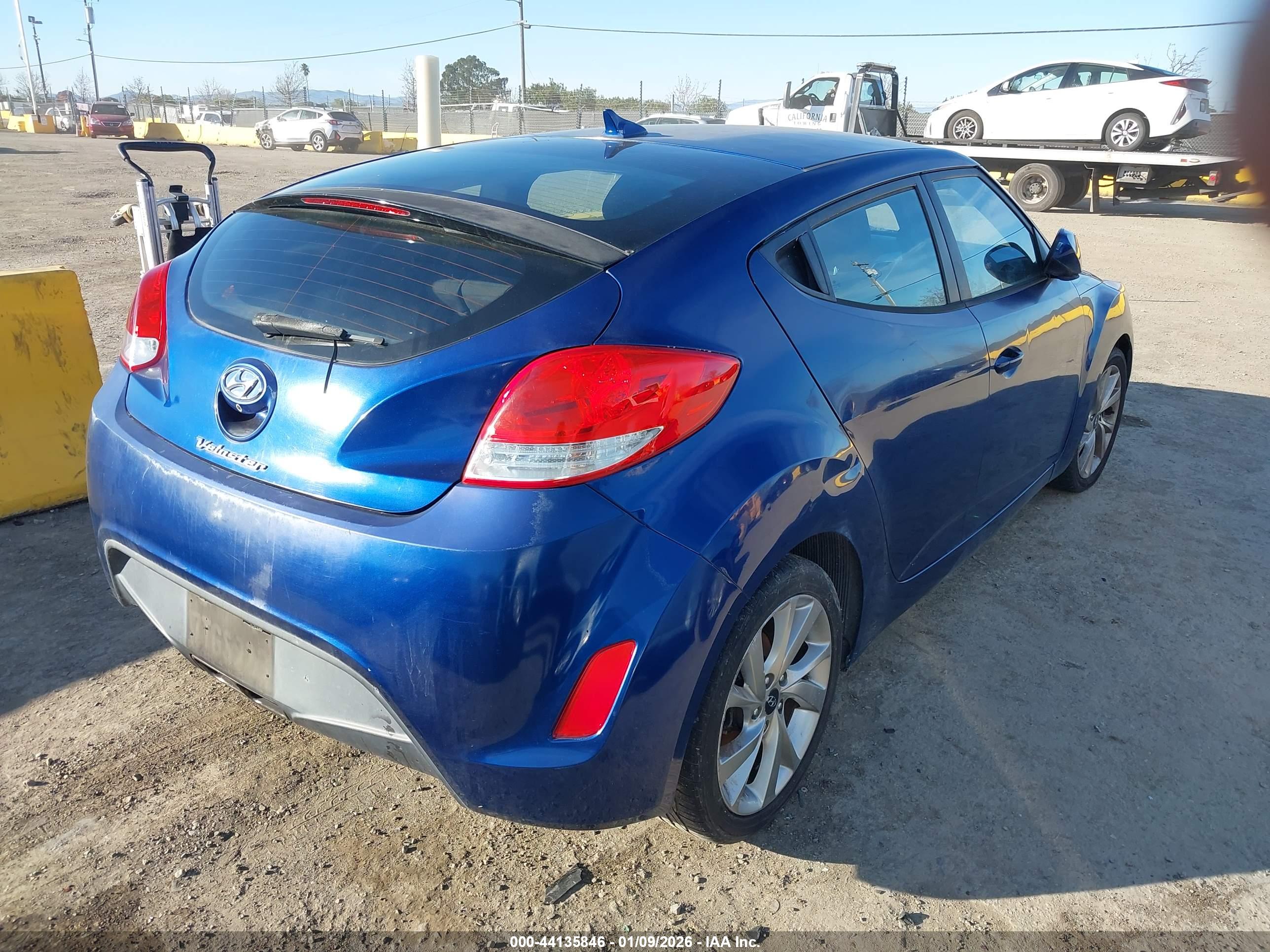 HYUNDAI VELOSTER image 4