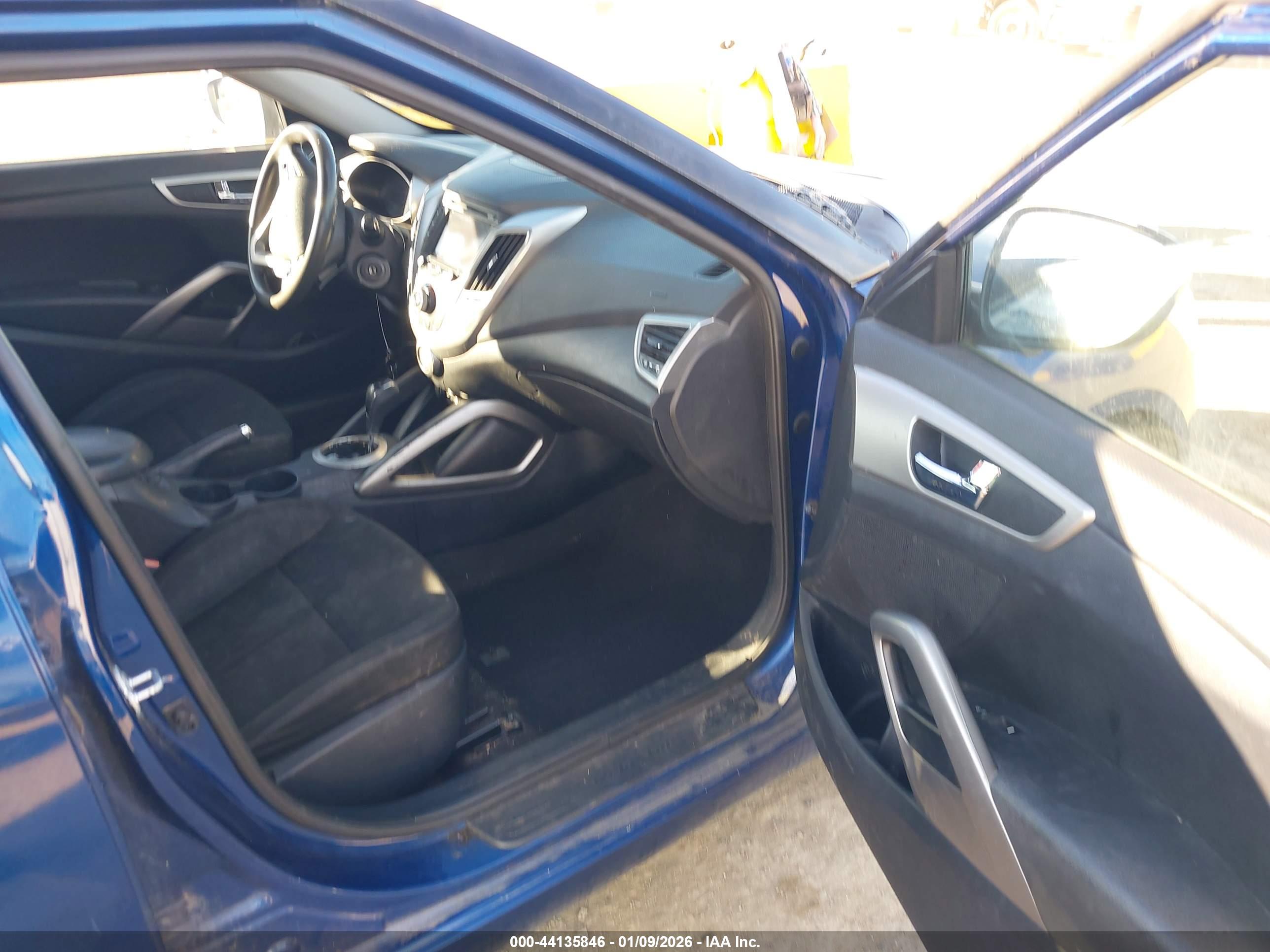 HYUNDAI VELOSTER image 5