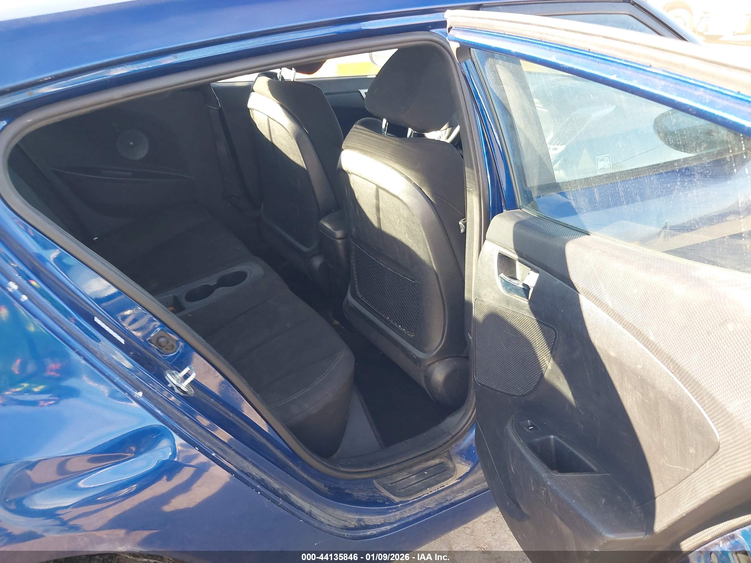 HYUNDAI VELOSTER image 8