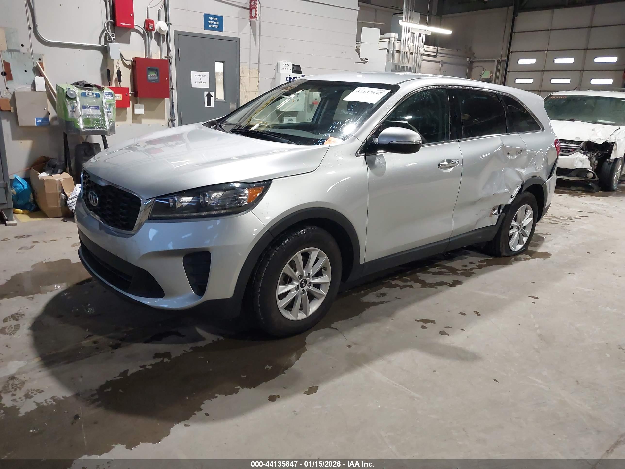 KIA SORENTO image 2
