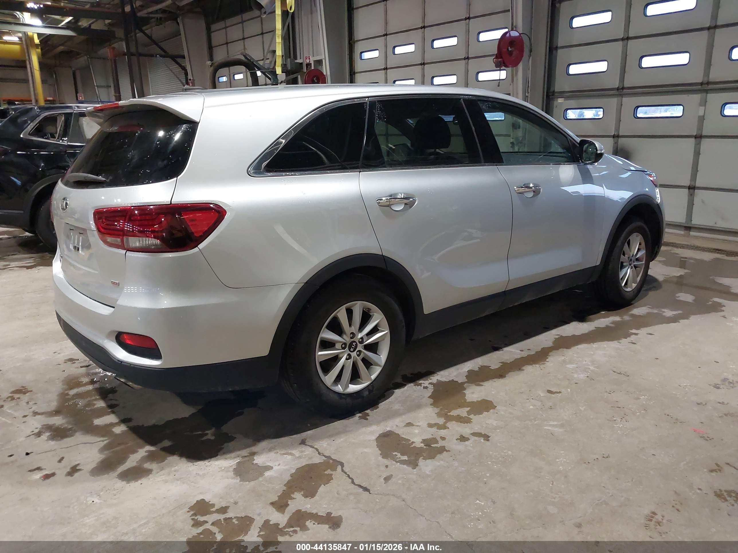 KIA SORENTO image 4