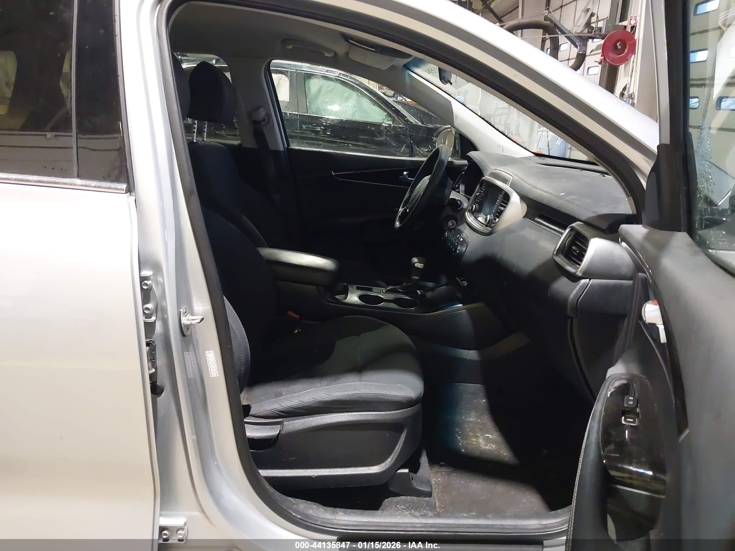 KIA SORENTO image 5