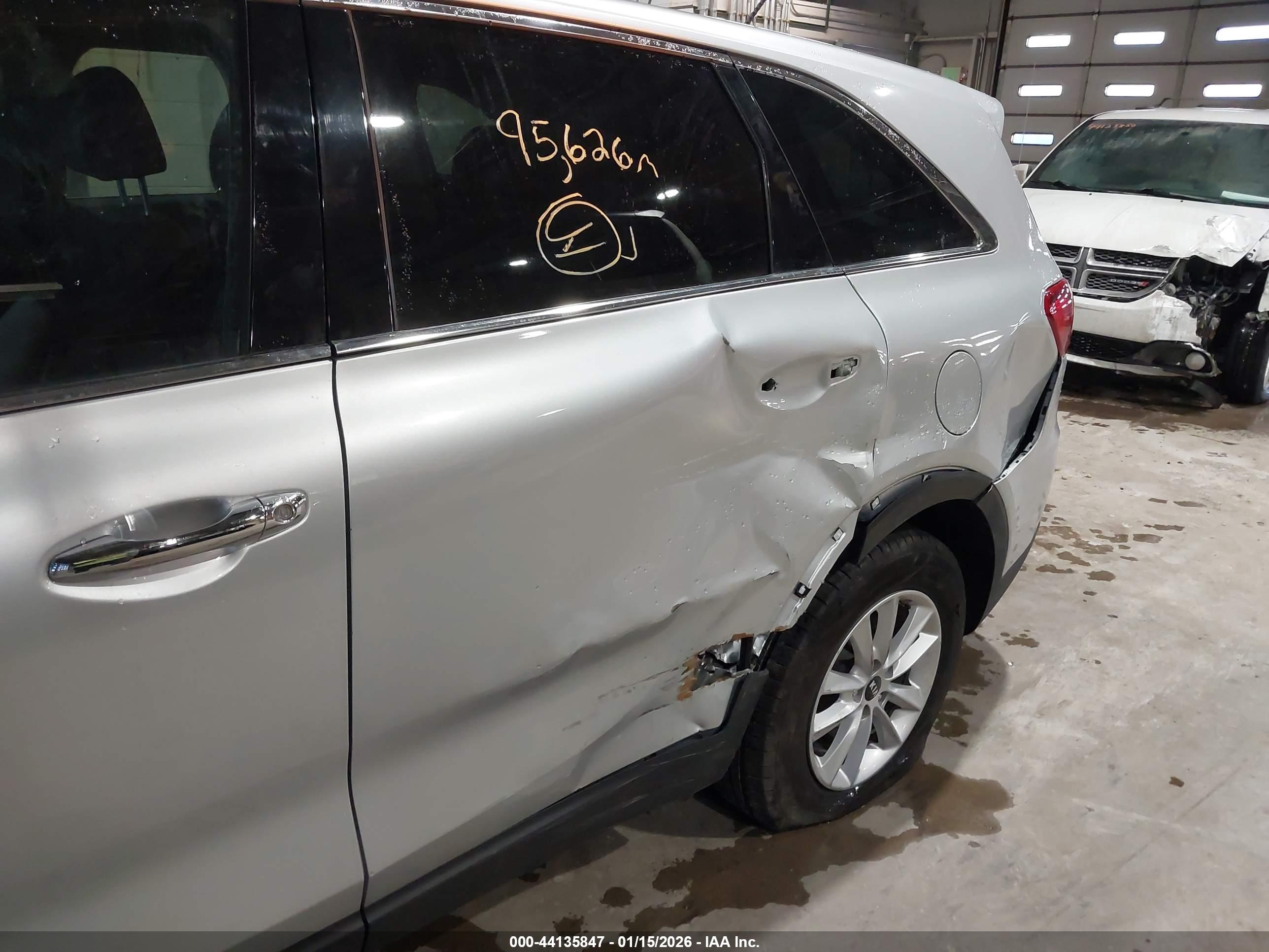 KIA SORENTO image 6