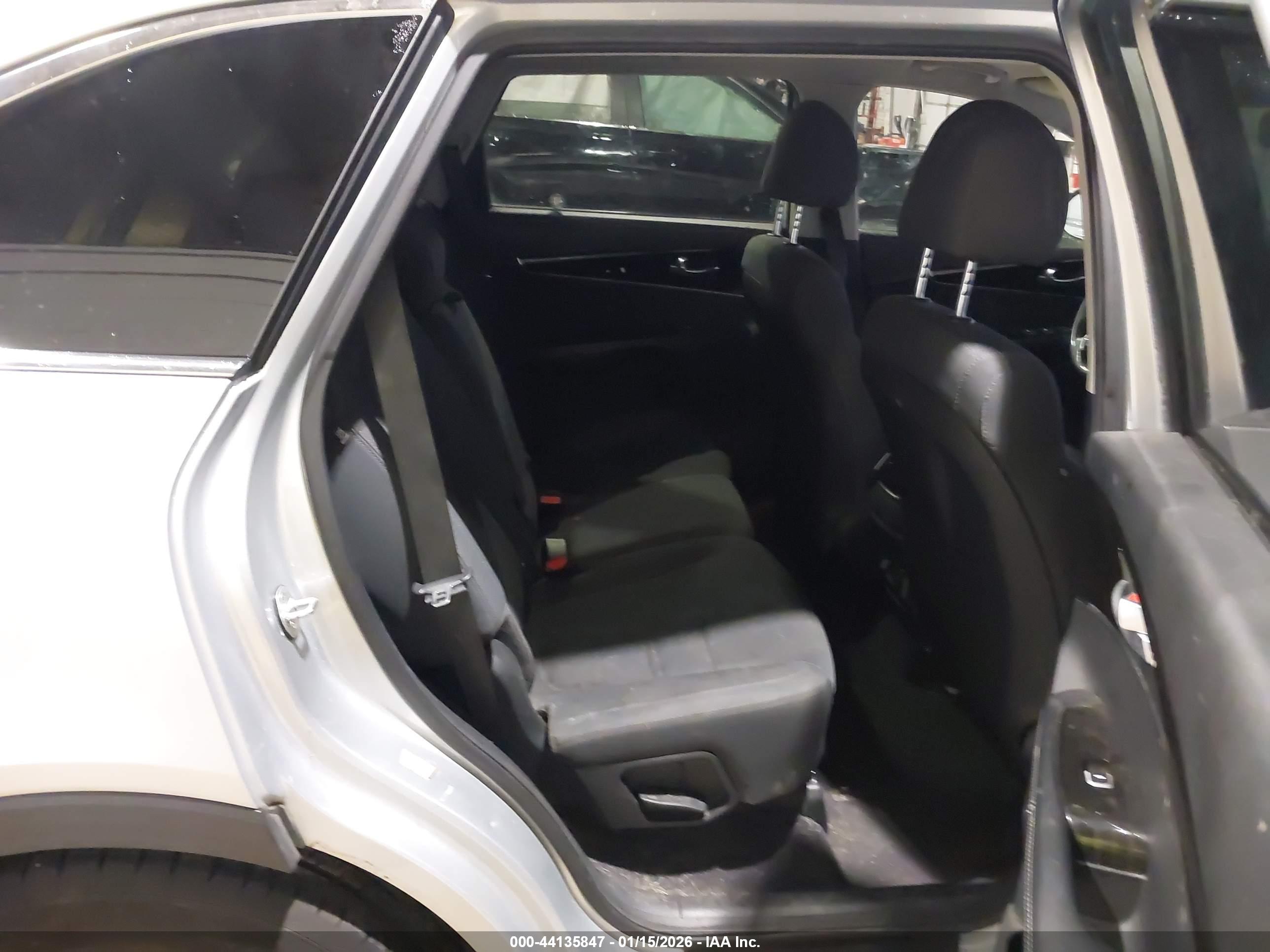 KIA SORENTO image 8