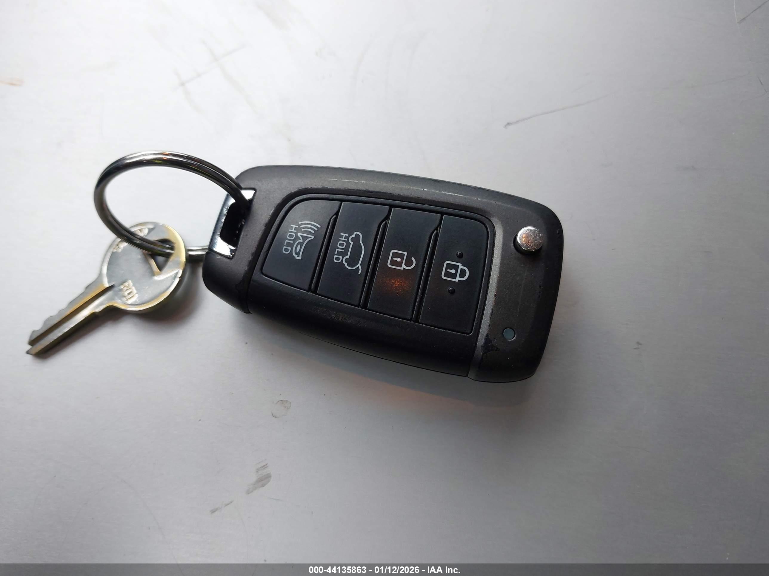 HYUNDAI SANTA image 11