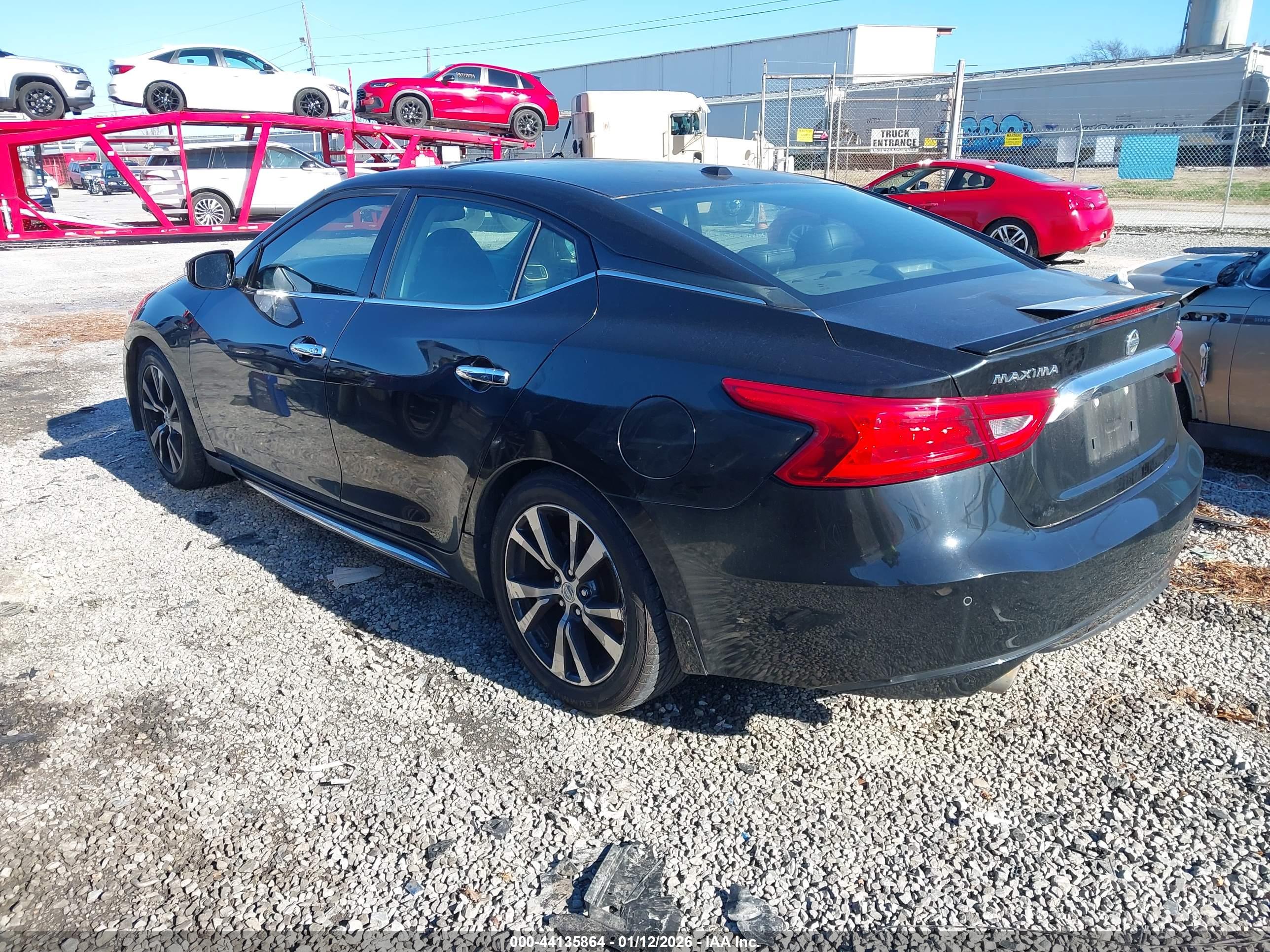 NISSAN MAXIMA image 3