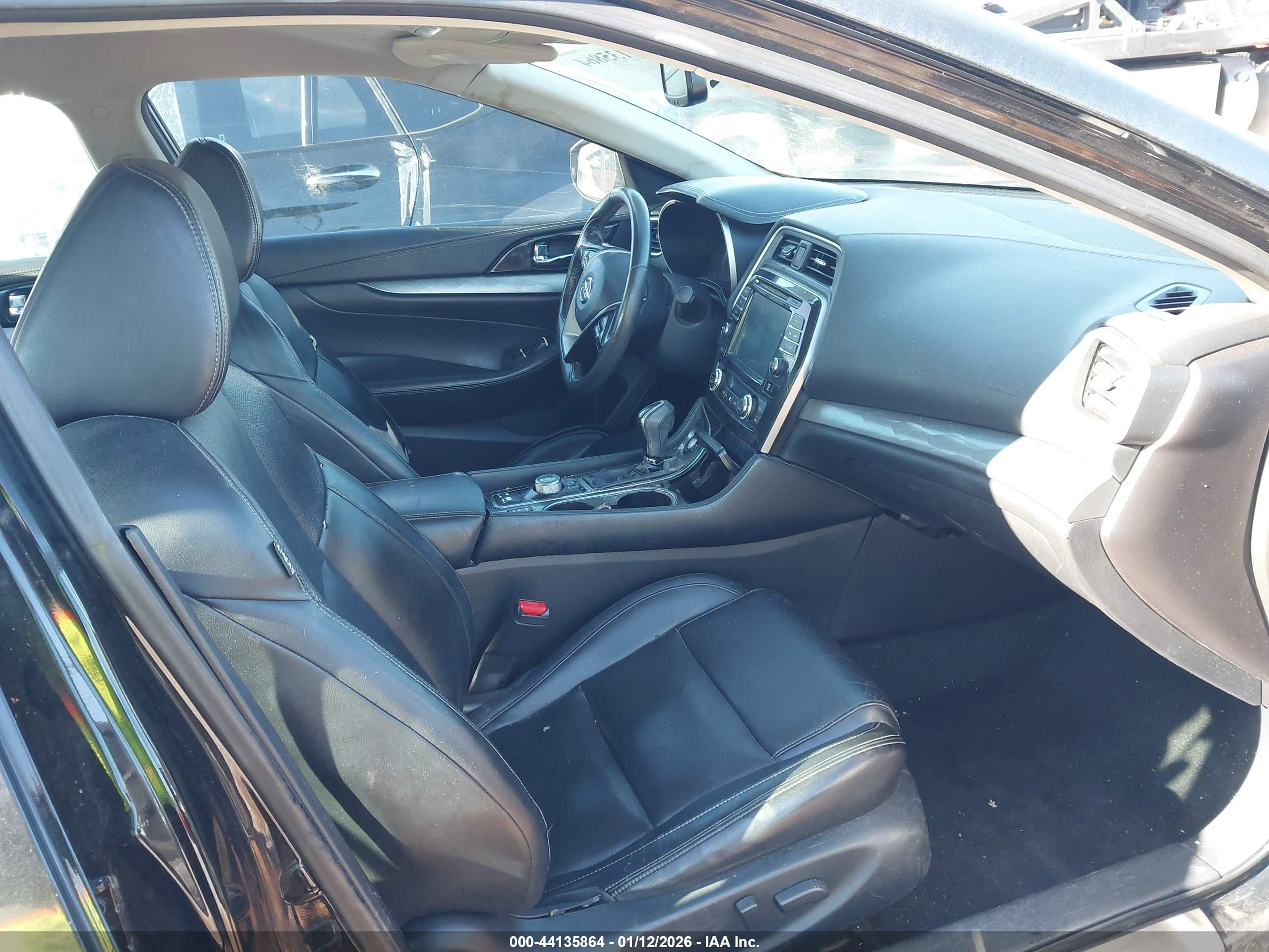 NISSAN MAXIMA image 5