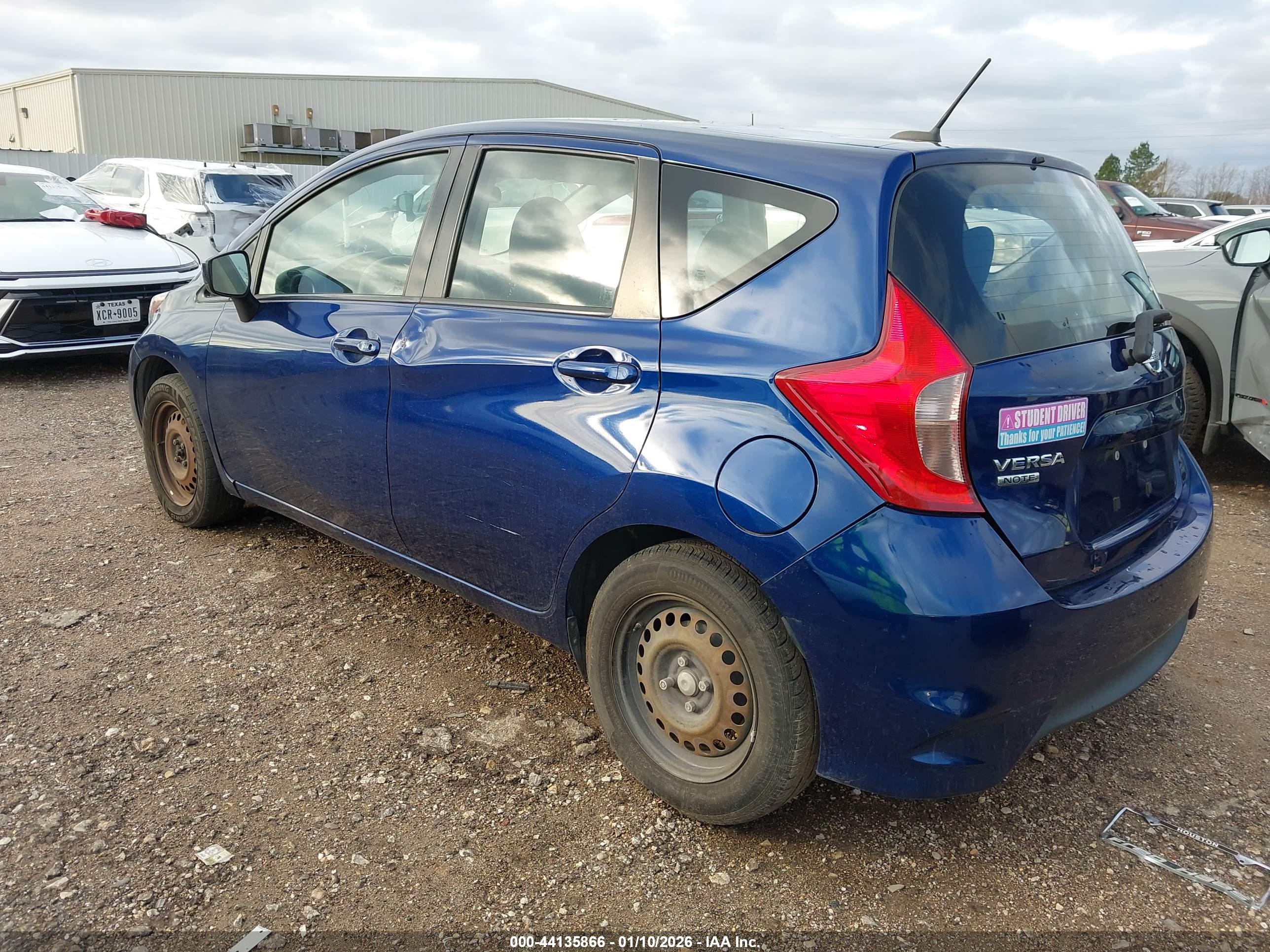NISSAN VERSA image 3